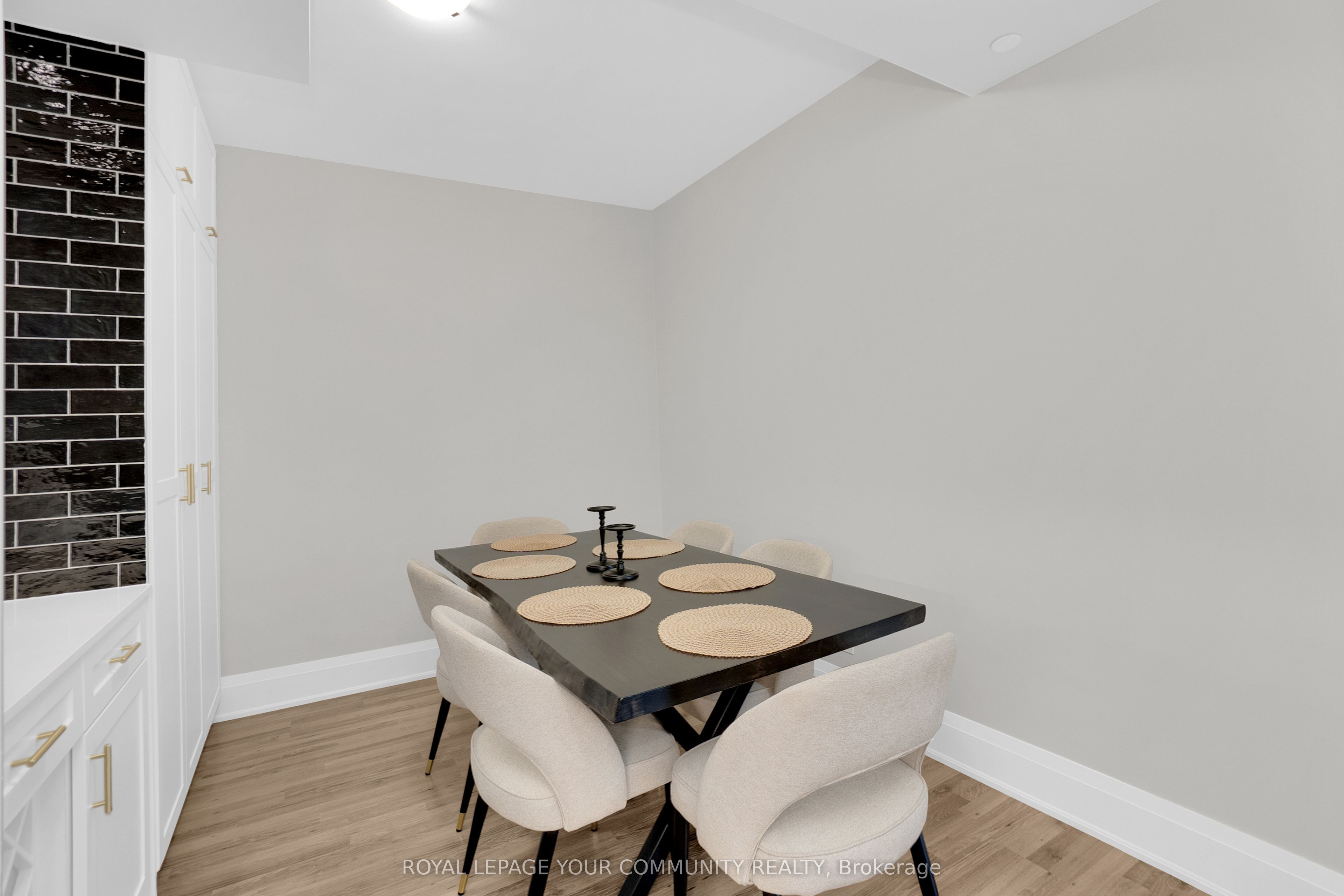 9085 Jane Street #523