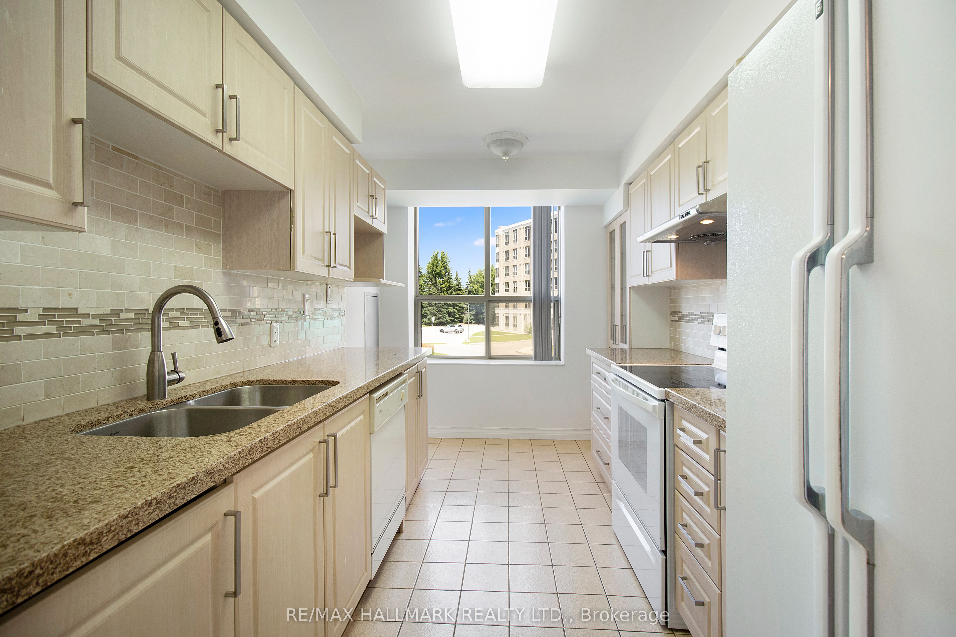 2100 John Street, #203