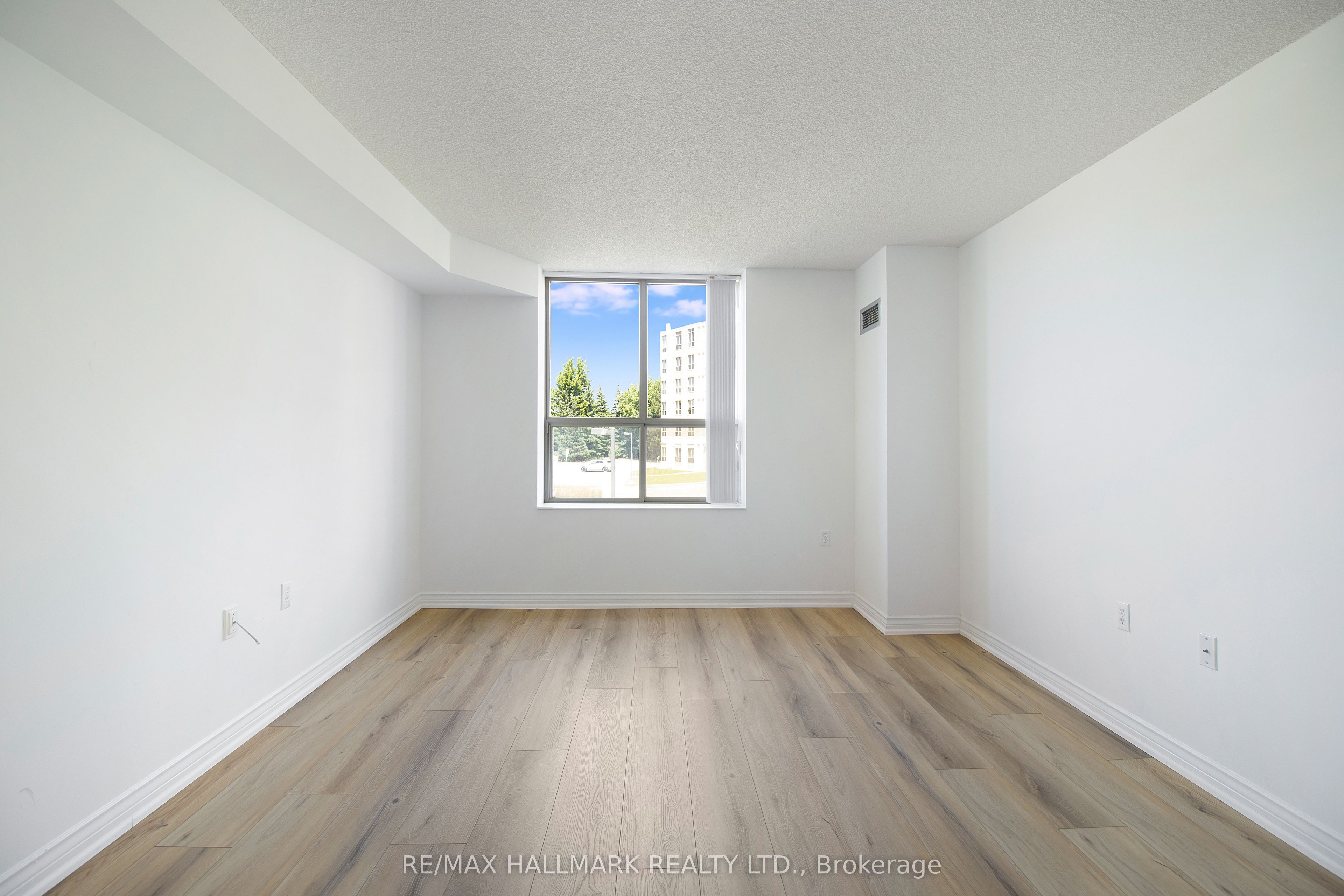 2100 John Street, #203