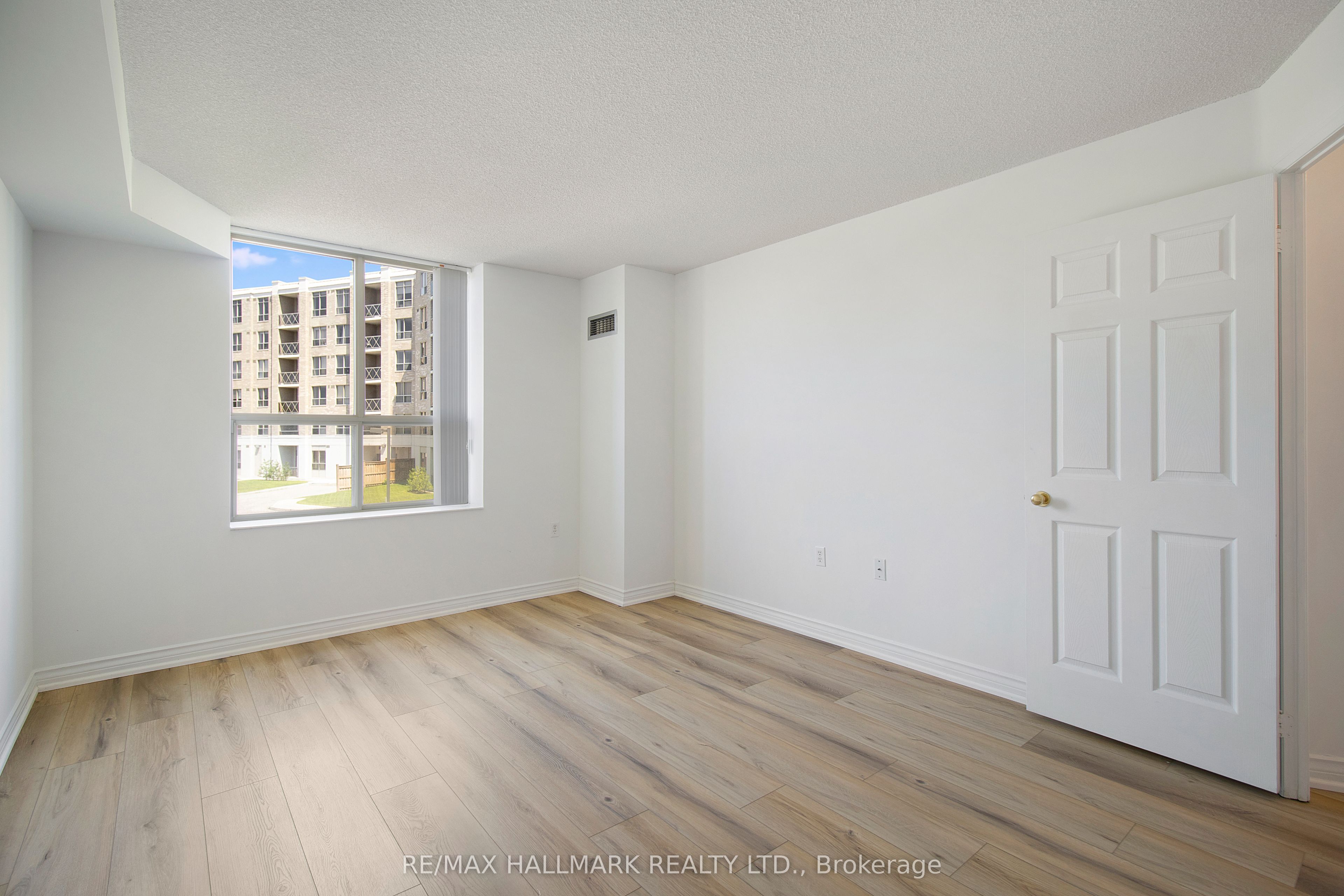 2100 John Street, #203