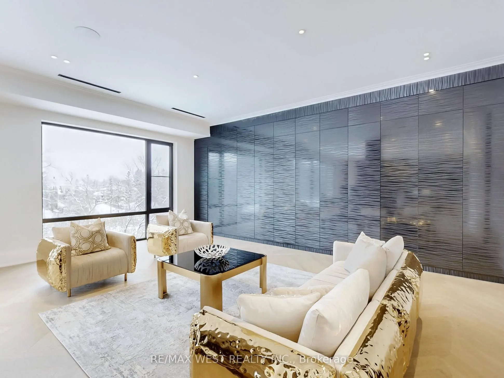 8 Poplar Drive