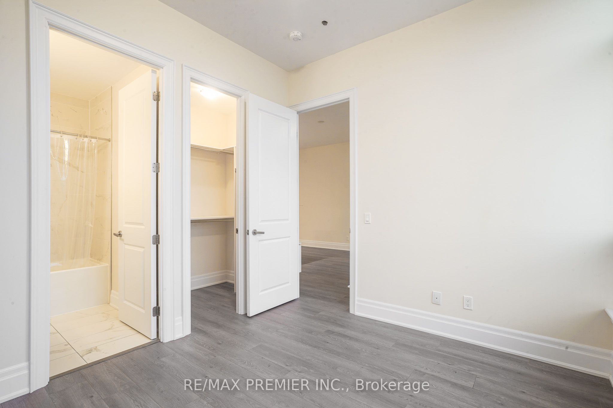 9075 Jane Street, #PH06