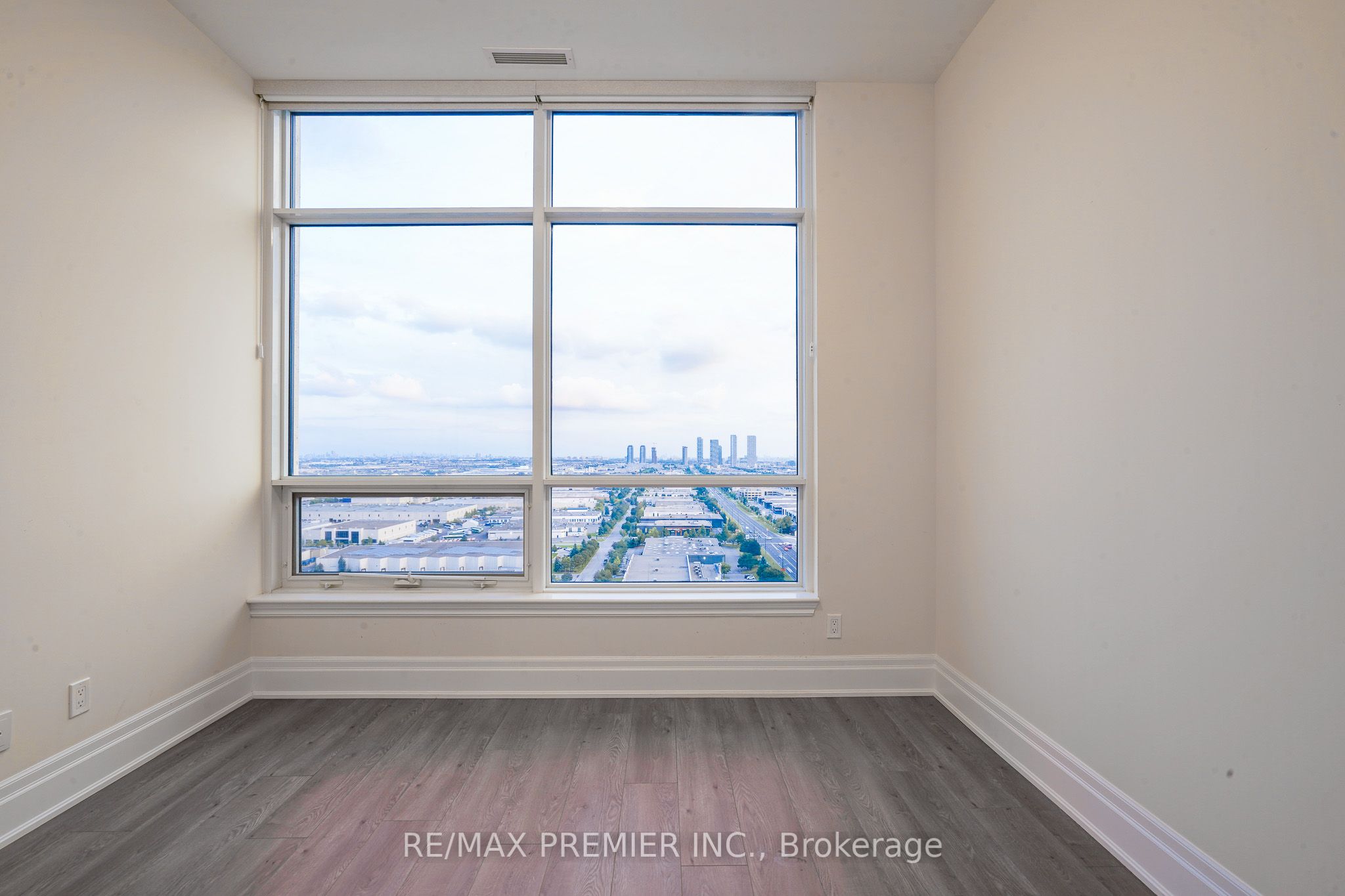 9075 Jane Street, #PH06