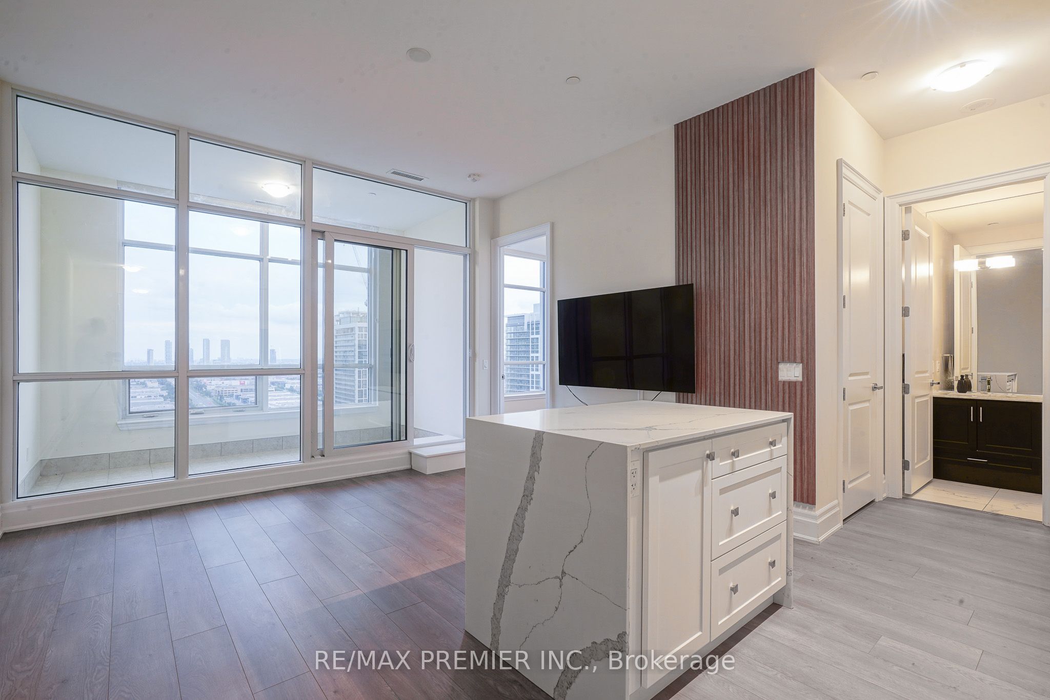 9075 Jane Street, #PH06
