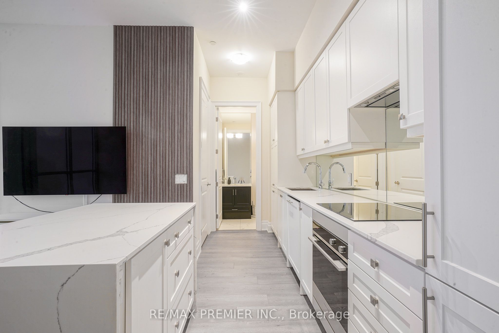 9075 Jane Street, #PH06