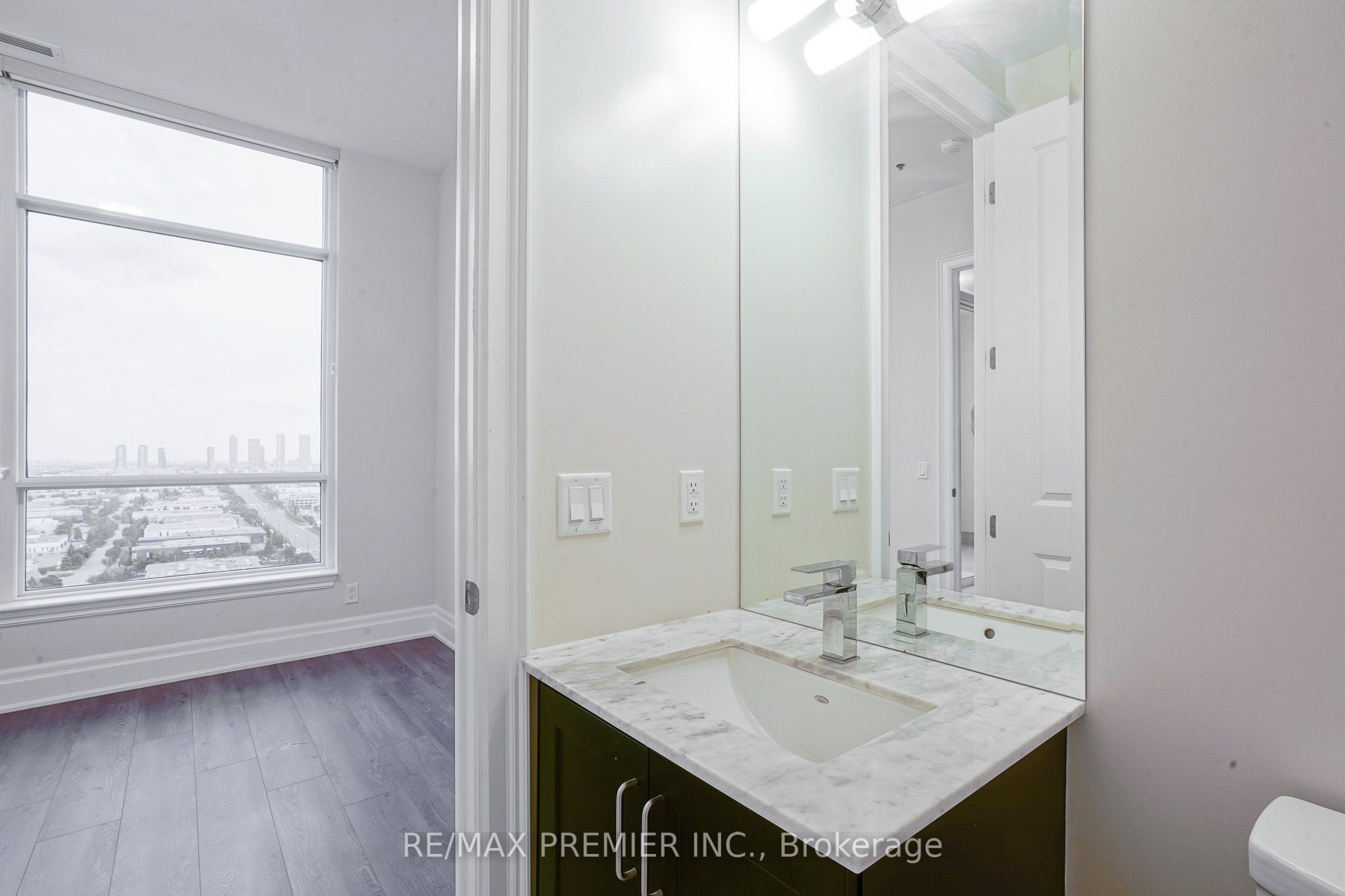 9075 Jane Street, #PH06