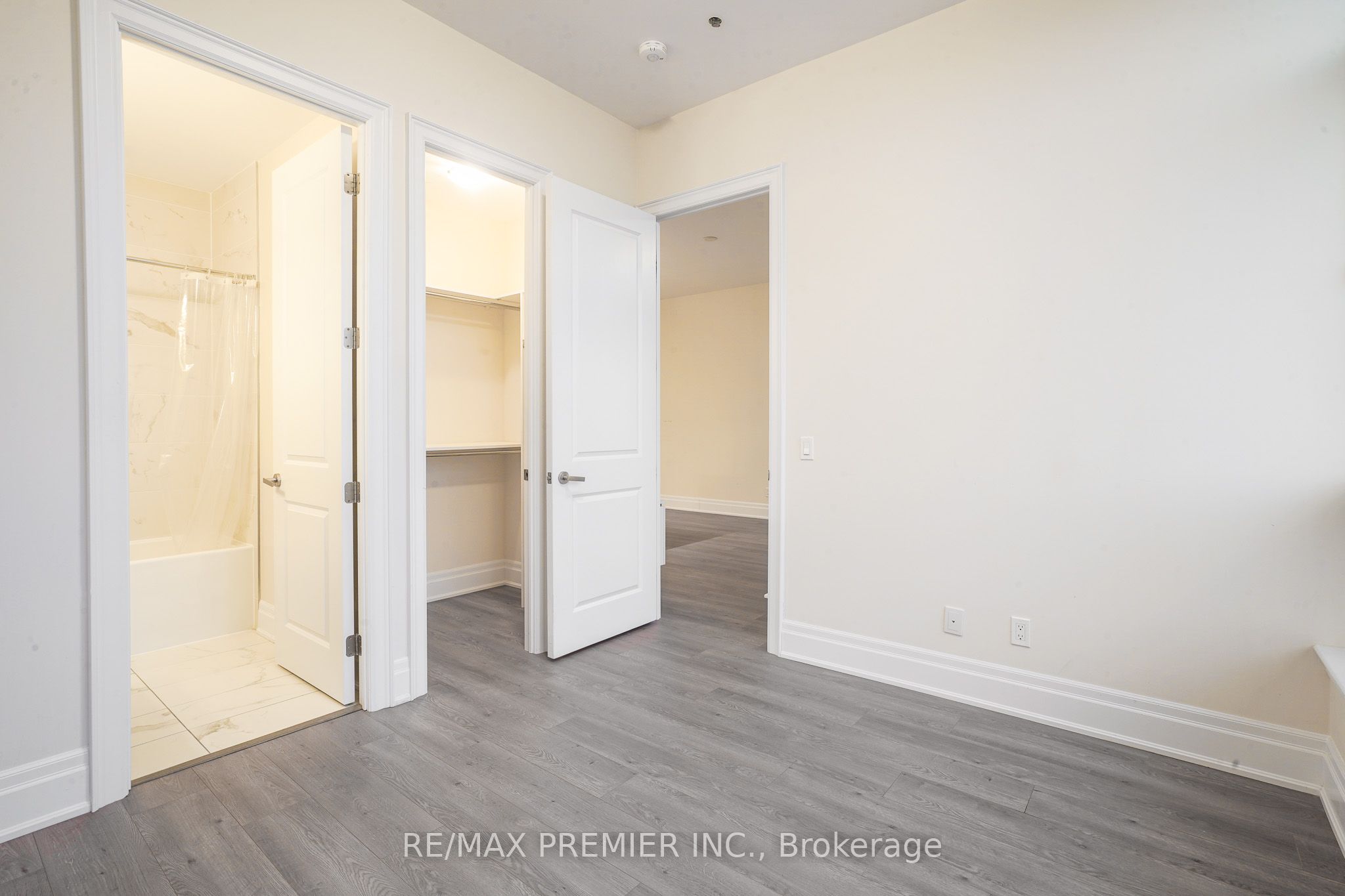 9075 Jane Street, #PH06