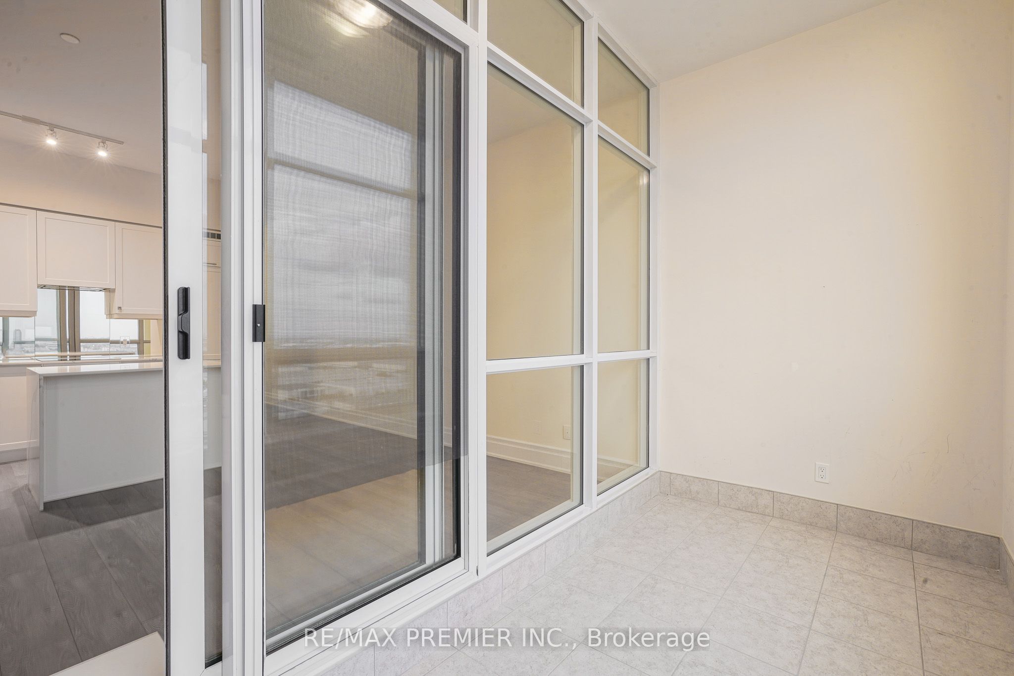 9075 Jane Street, #PH06
