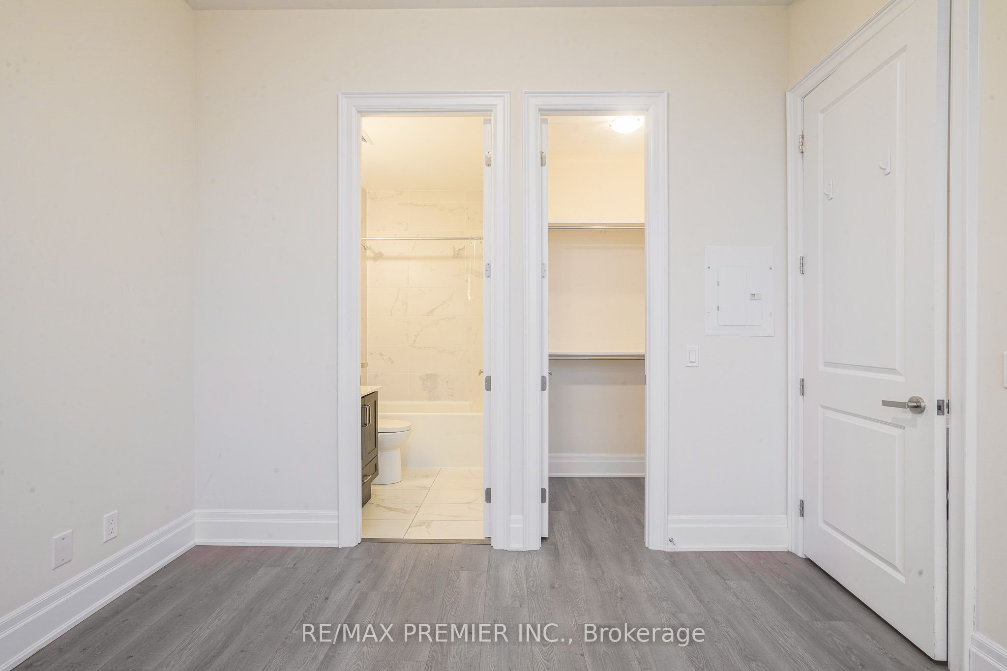 9075 Jane Street, #PH06