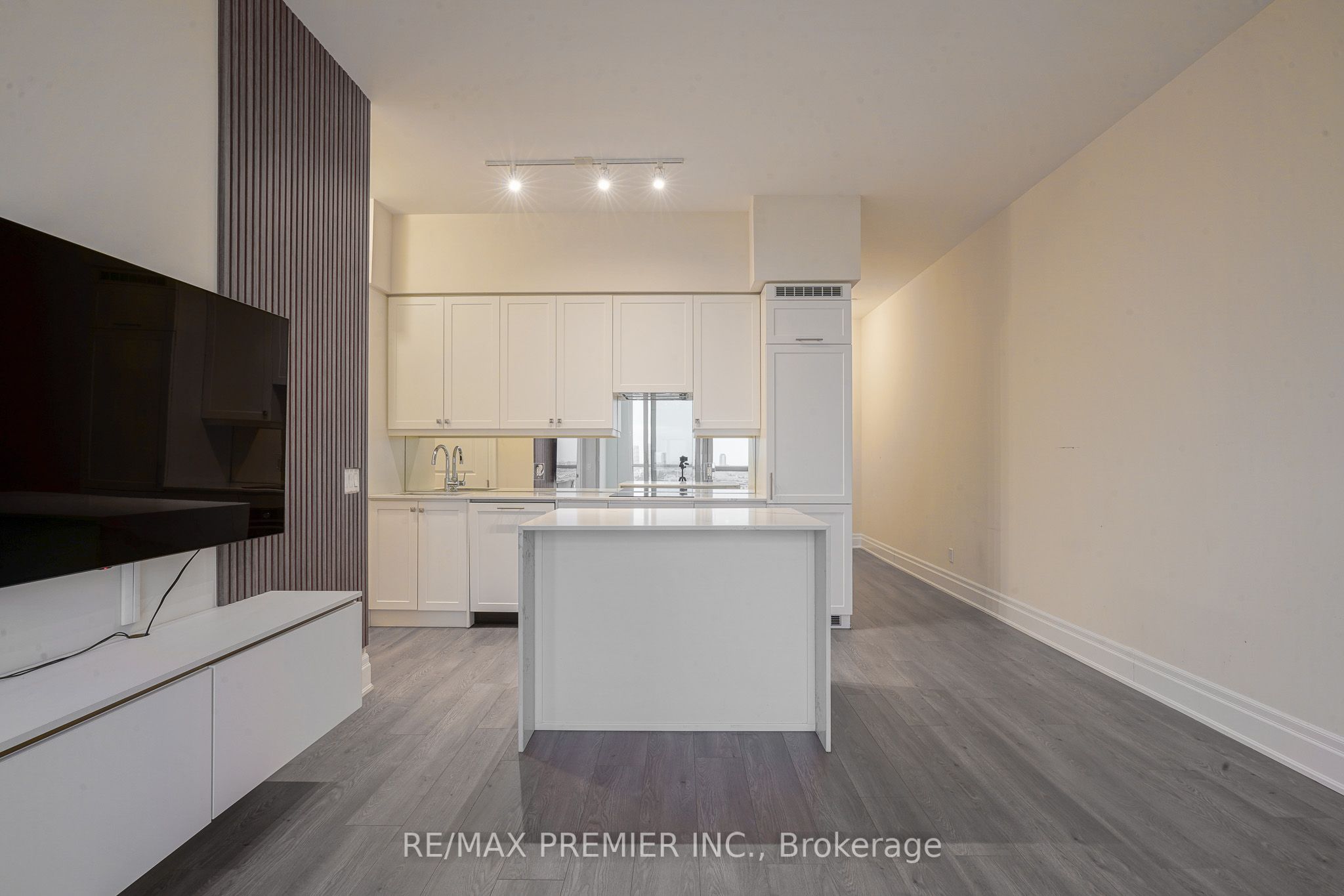 9075 Jane Street, #PH06