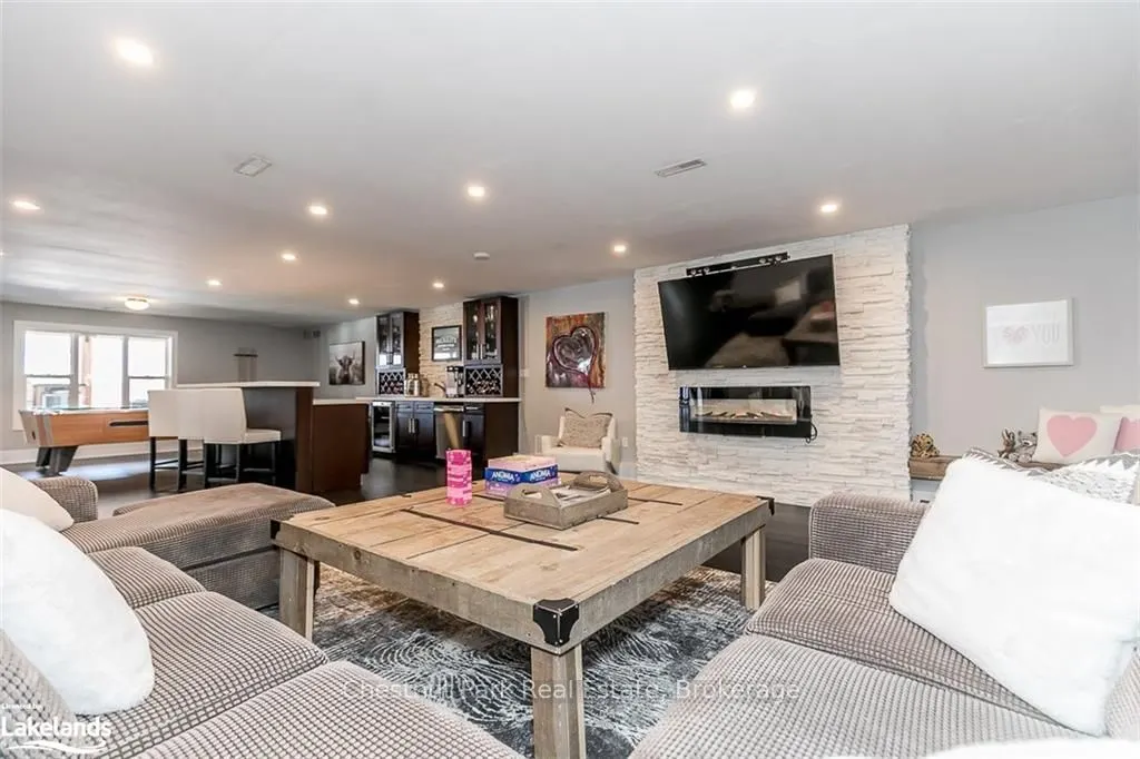1814 QUANTZ Crescent