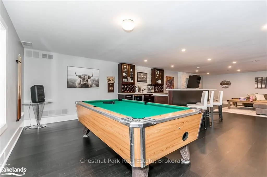 1814 QUANTZ Crescent
