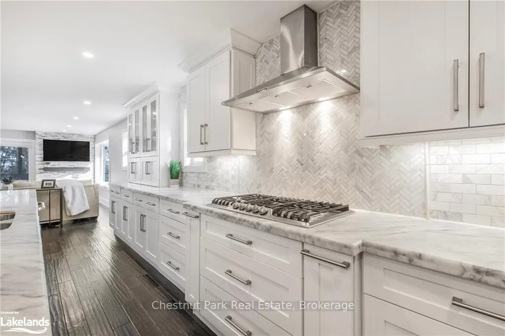 1814 QUANTZ Crescent