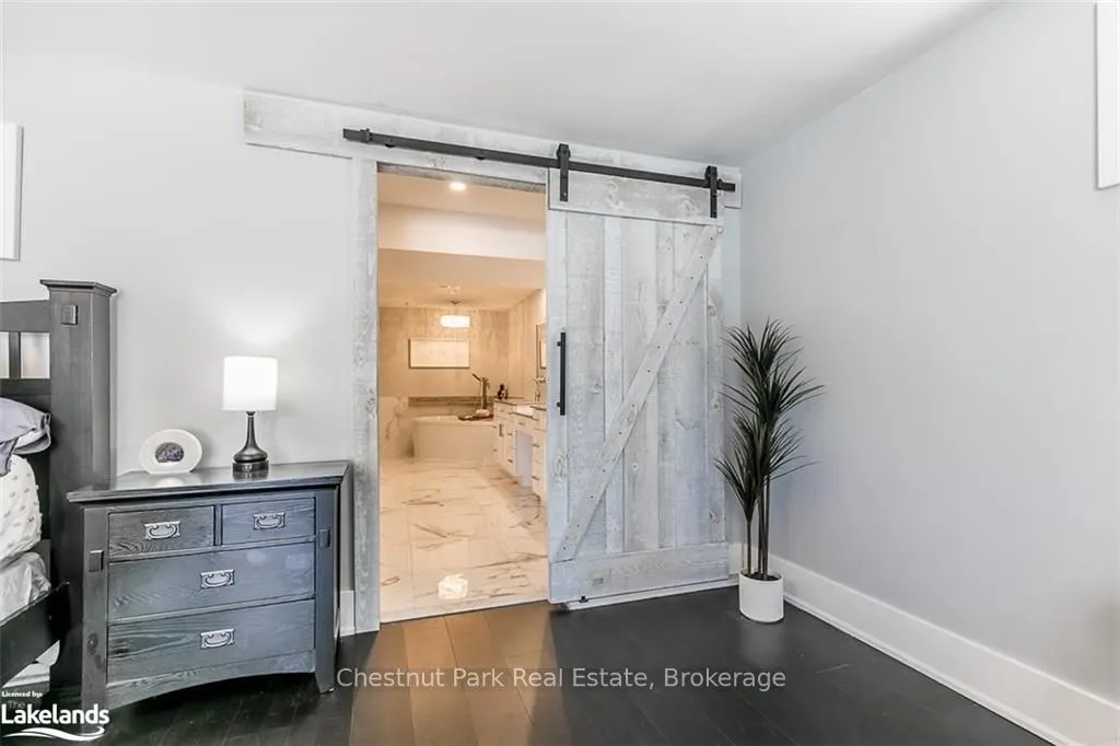 1814 QUANTZ Crescent