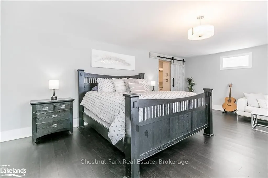 1814 QUANTZ Crescent