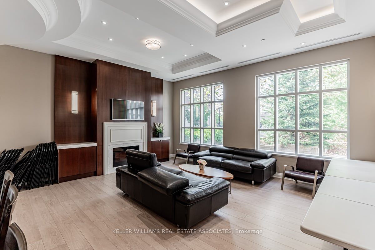2396 Major Mackenzie Drive, #210
