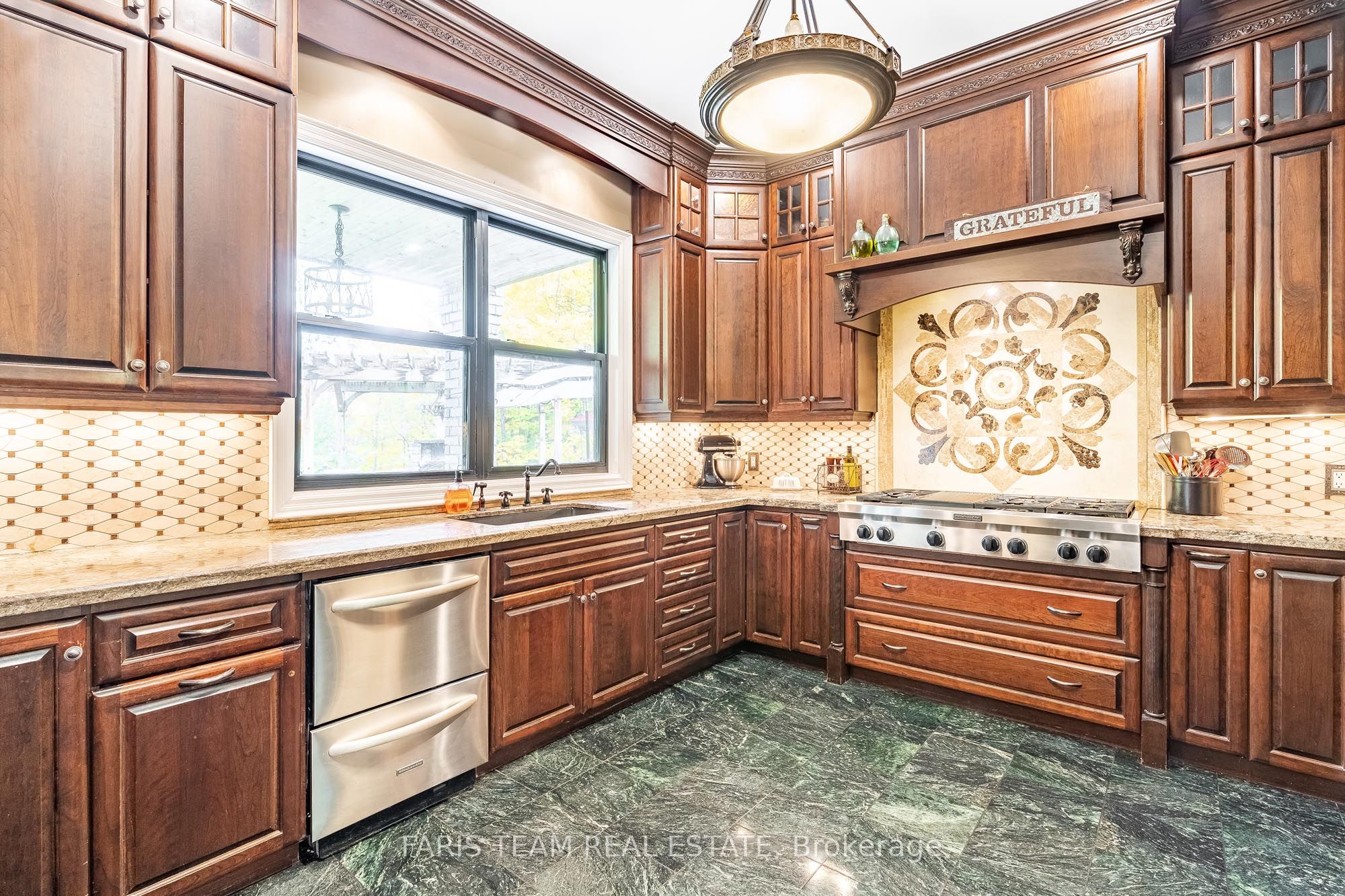 1826 Quantz Cres