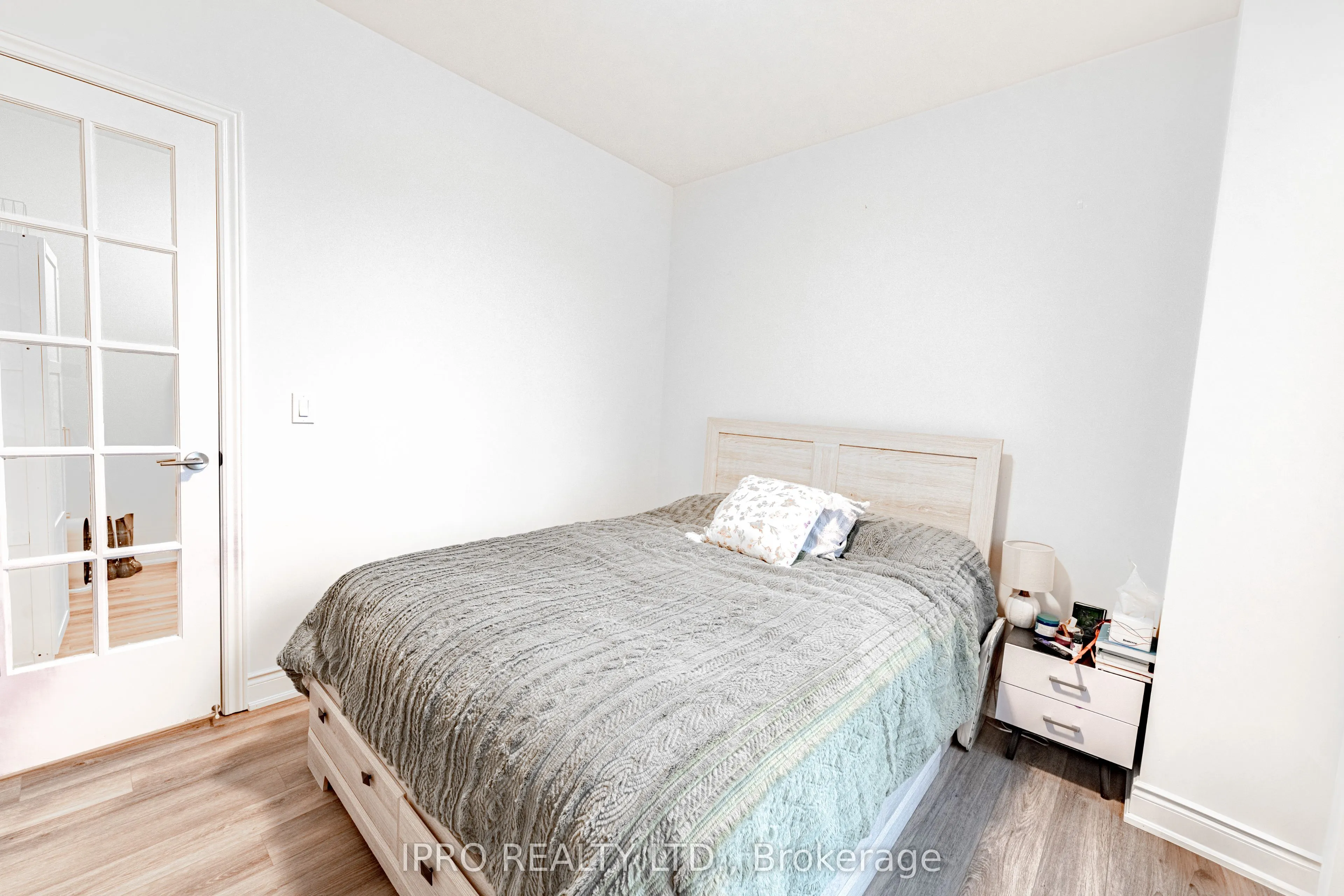 9088 Yonge Street, #205