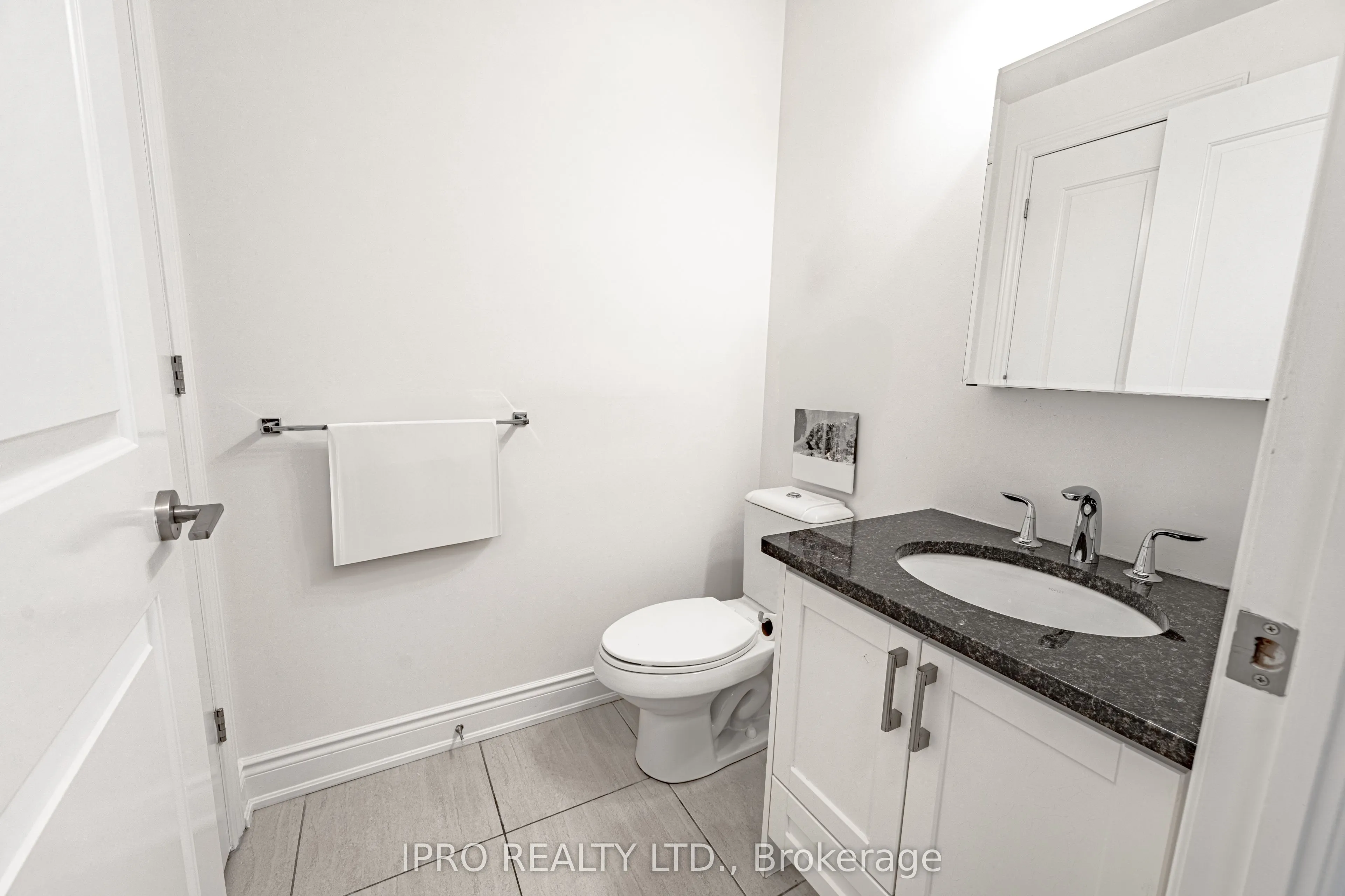 9088 Yonge Street, #205