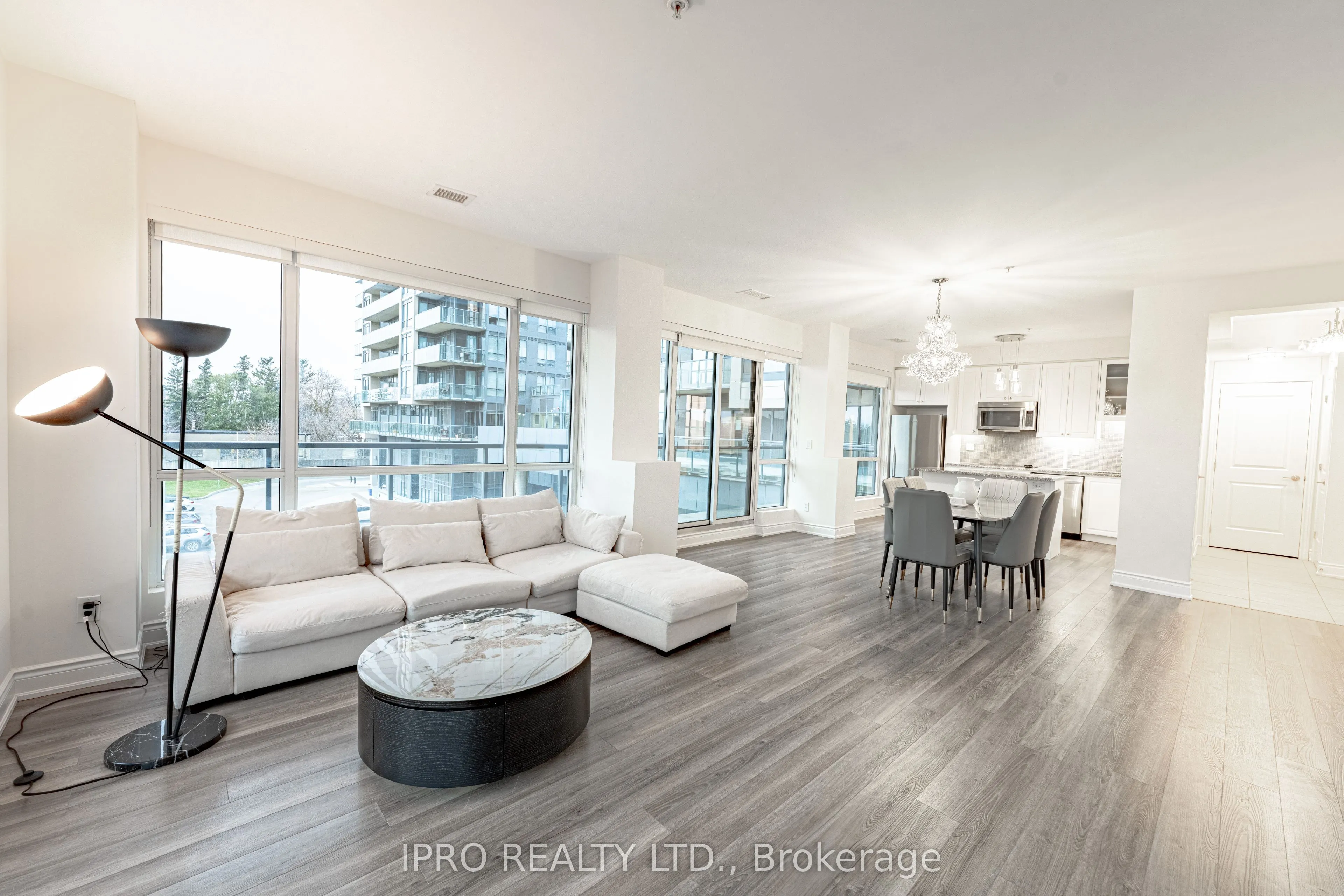 9088 Yonge Street, #205