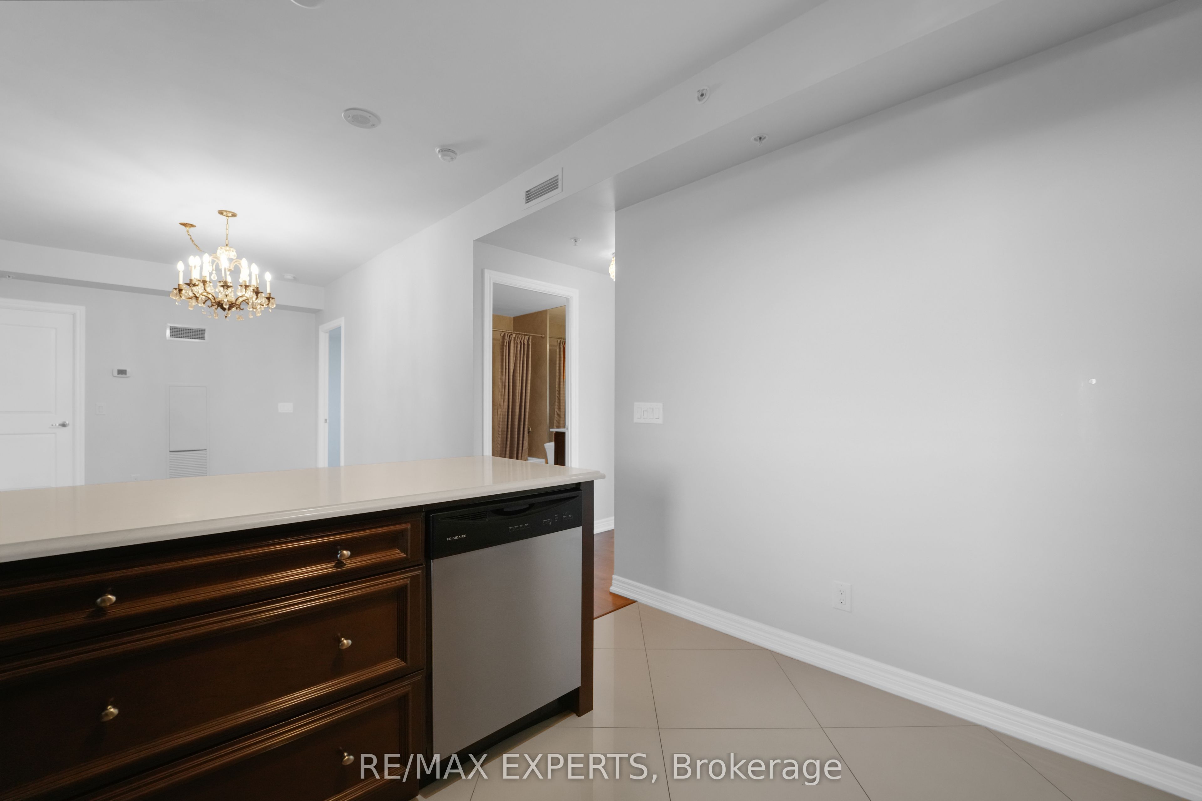 9255 Jane Street, #805