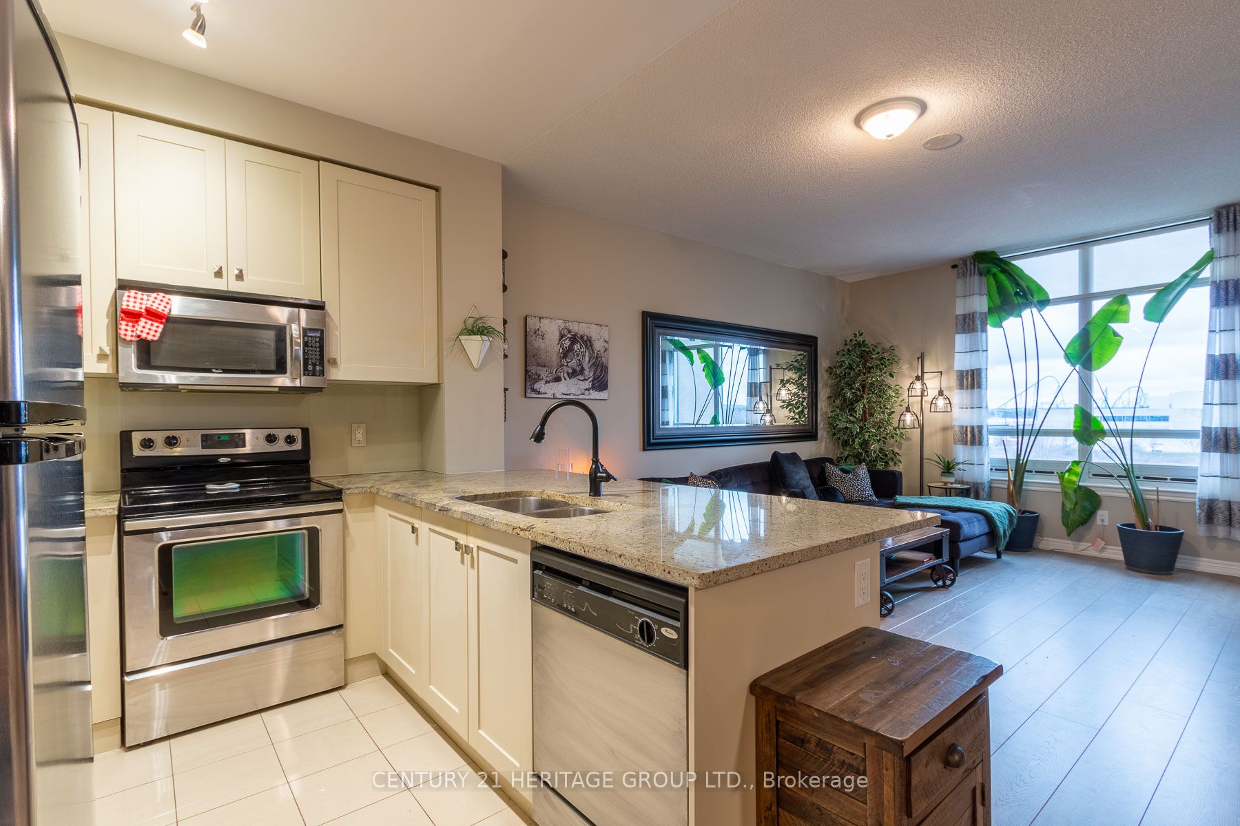 9245 Jane Street, #615