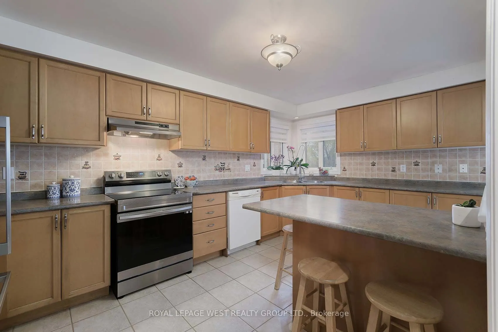 370 Royalpark Way