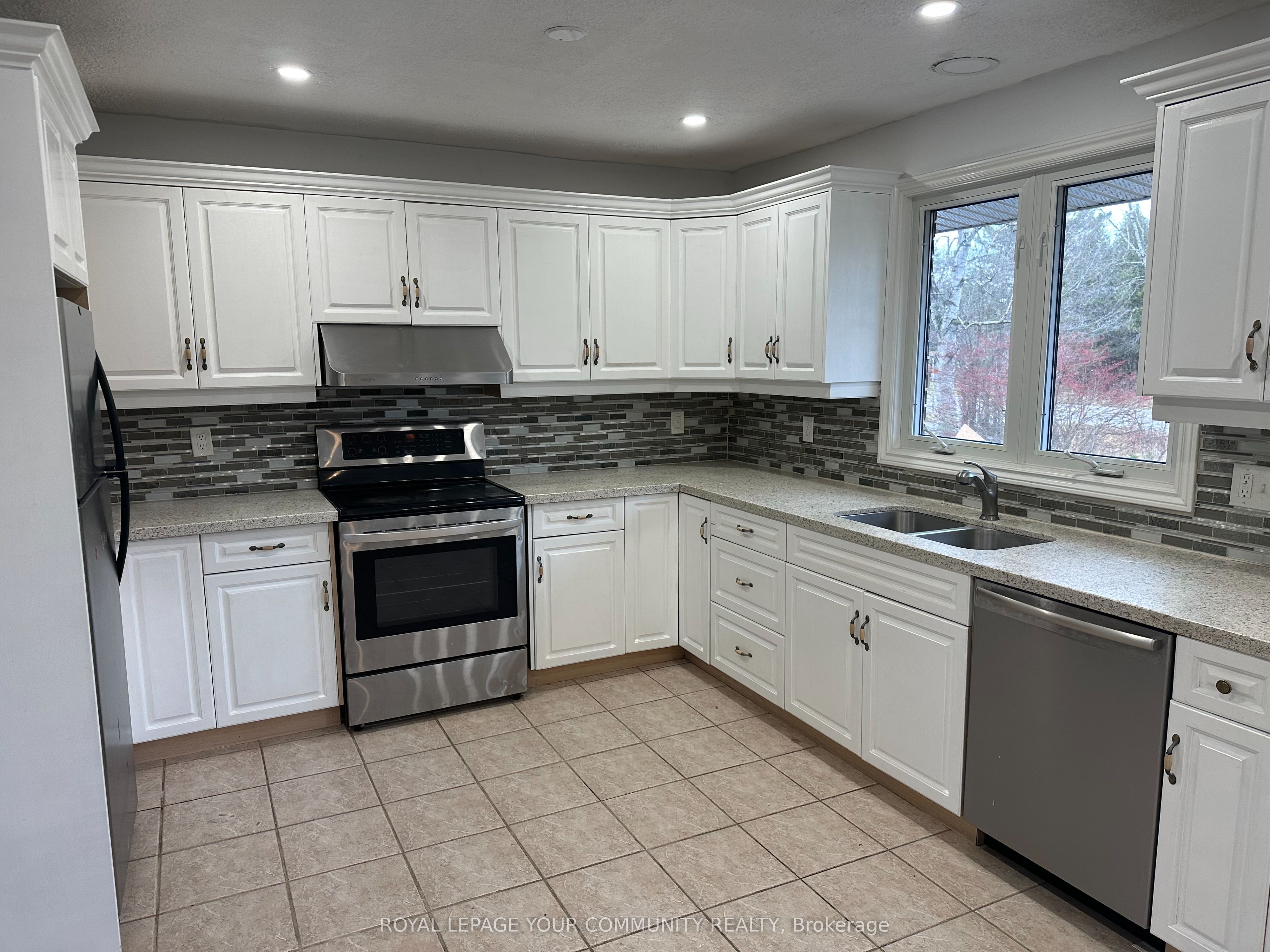 20015 Bathurst Street