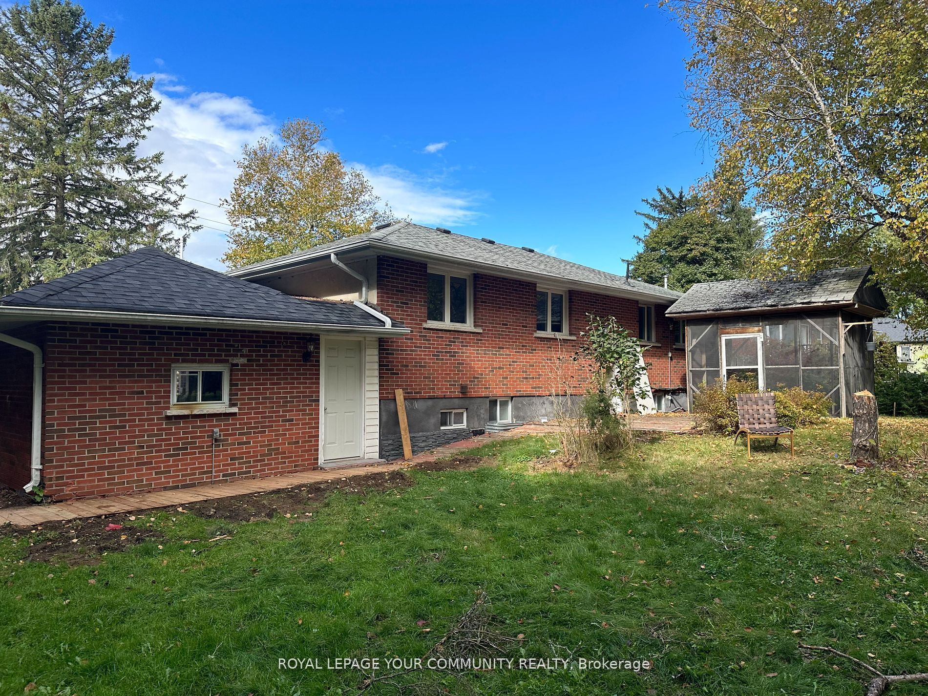 20015 Bathurst Street