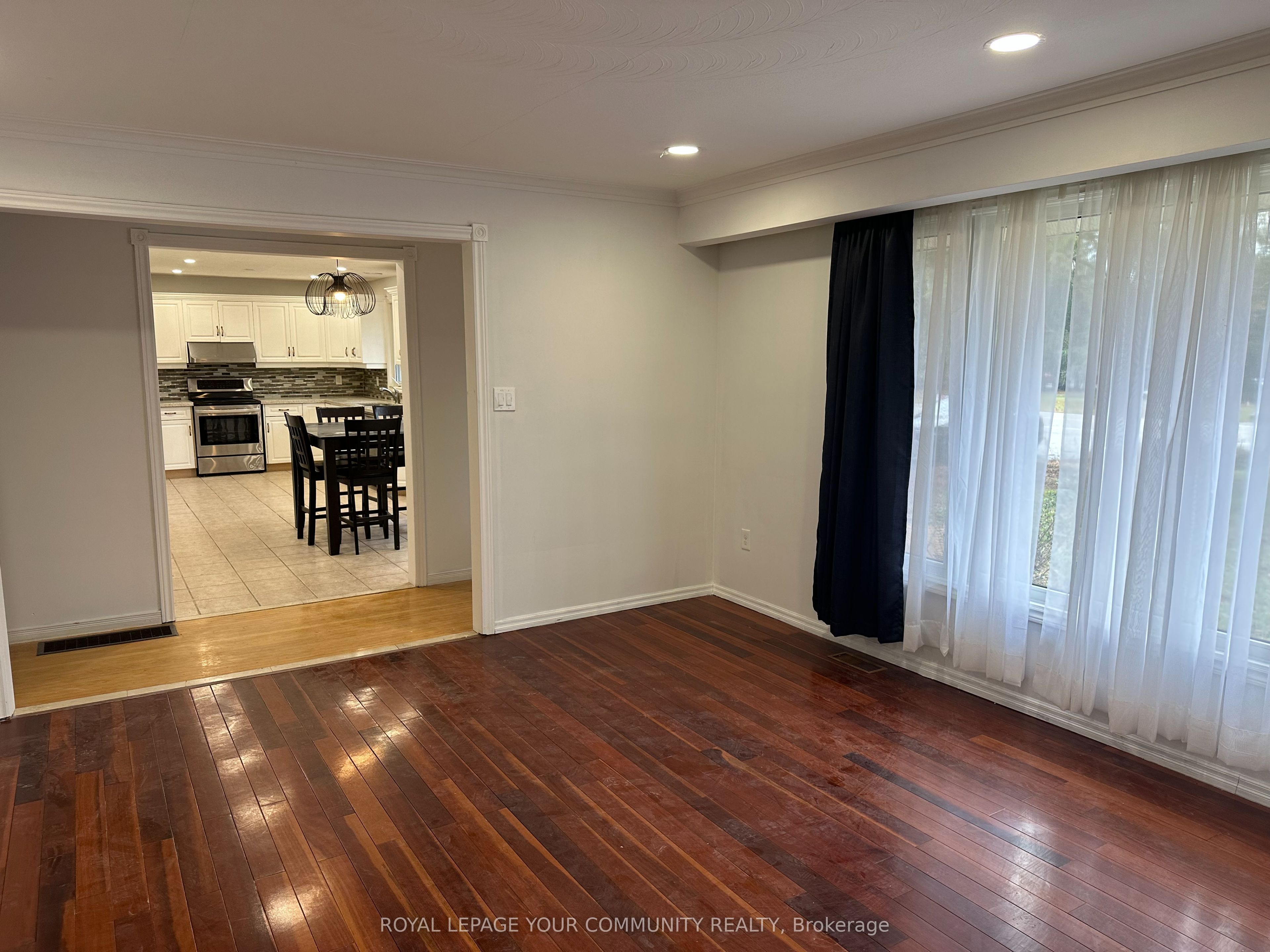 20015 Bathurst Street