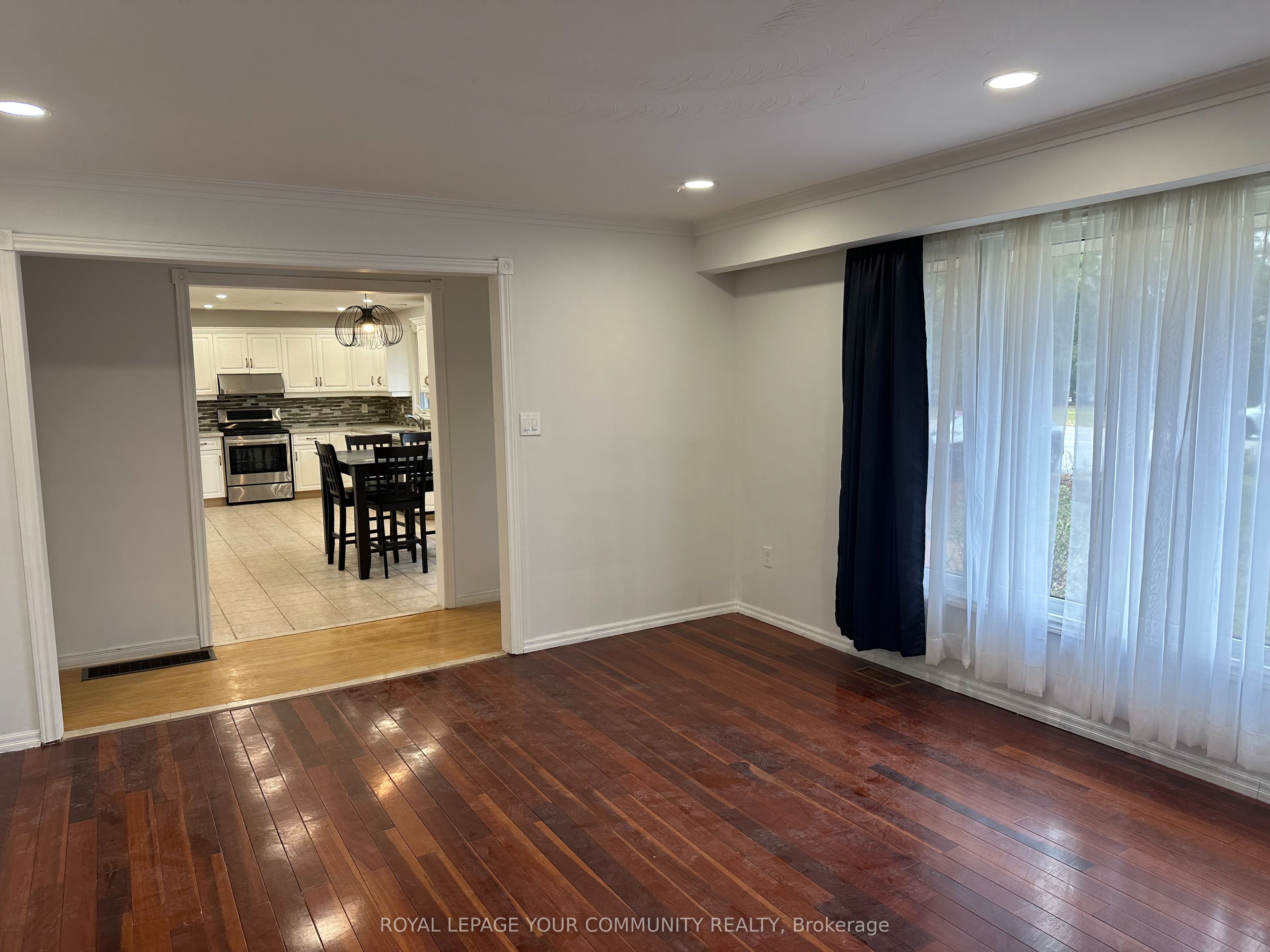 20015 Bathurst Street