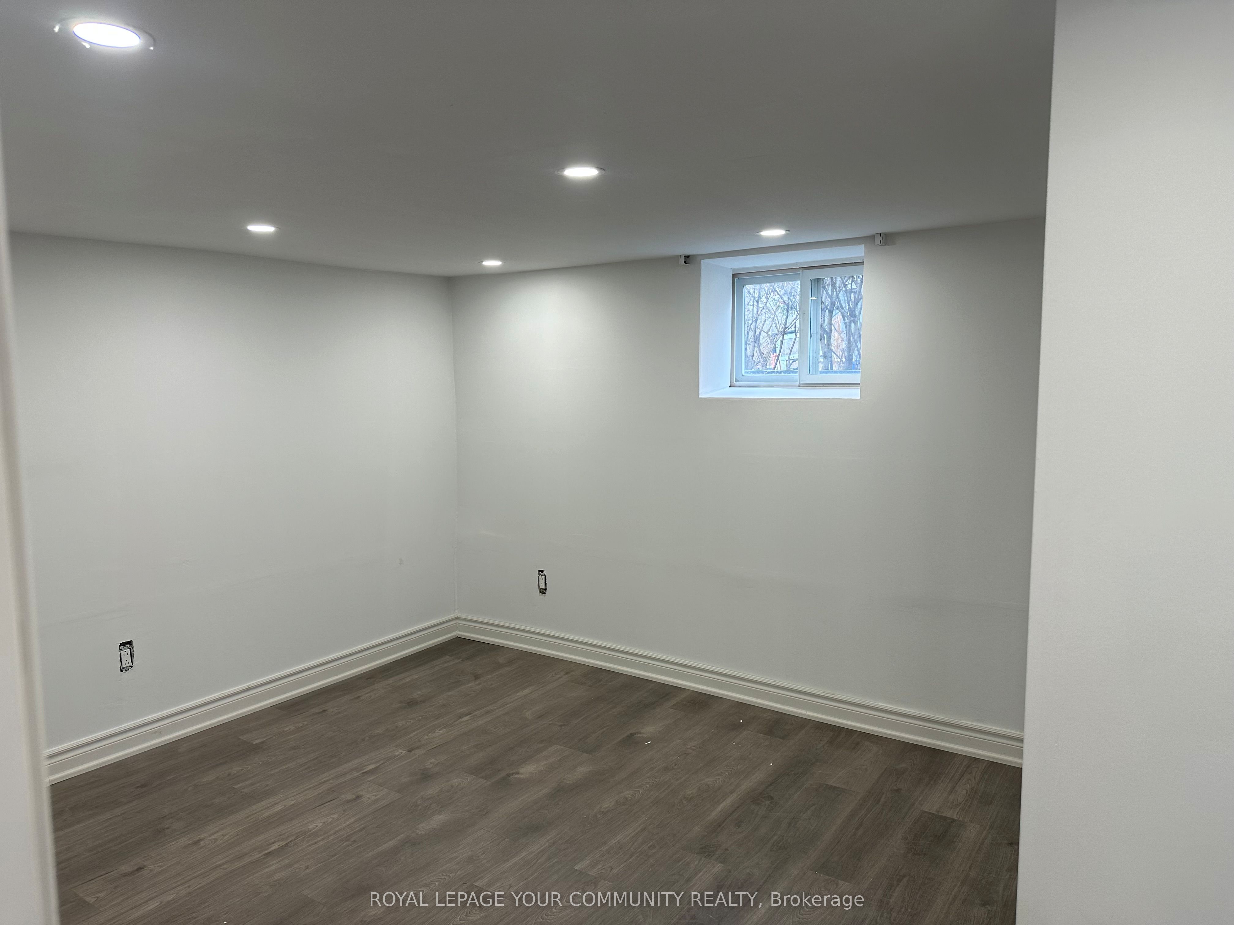 20015 Bathurst Street