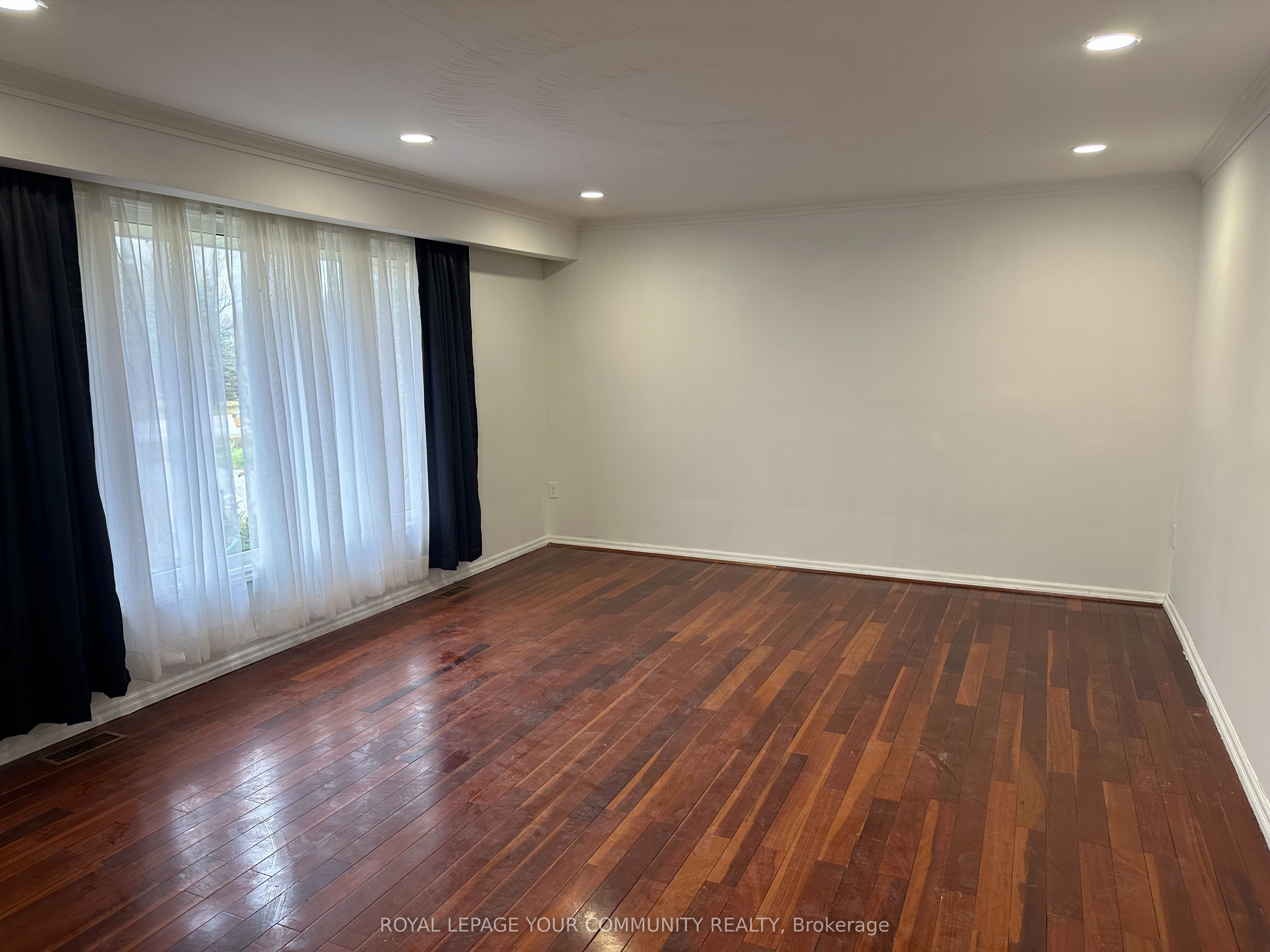 20015 Bathurst Street