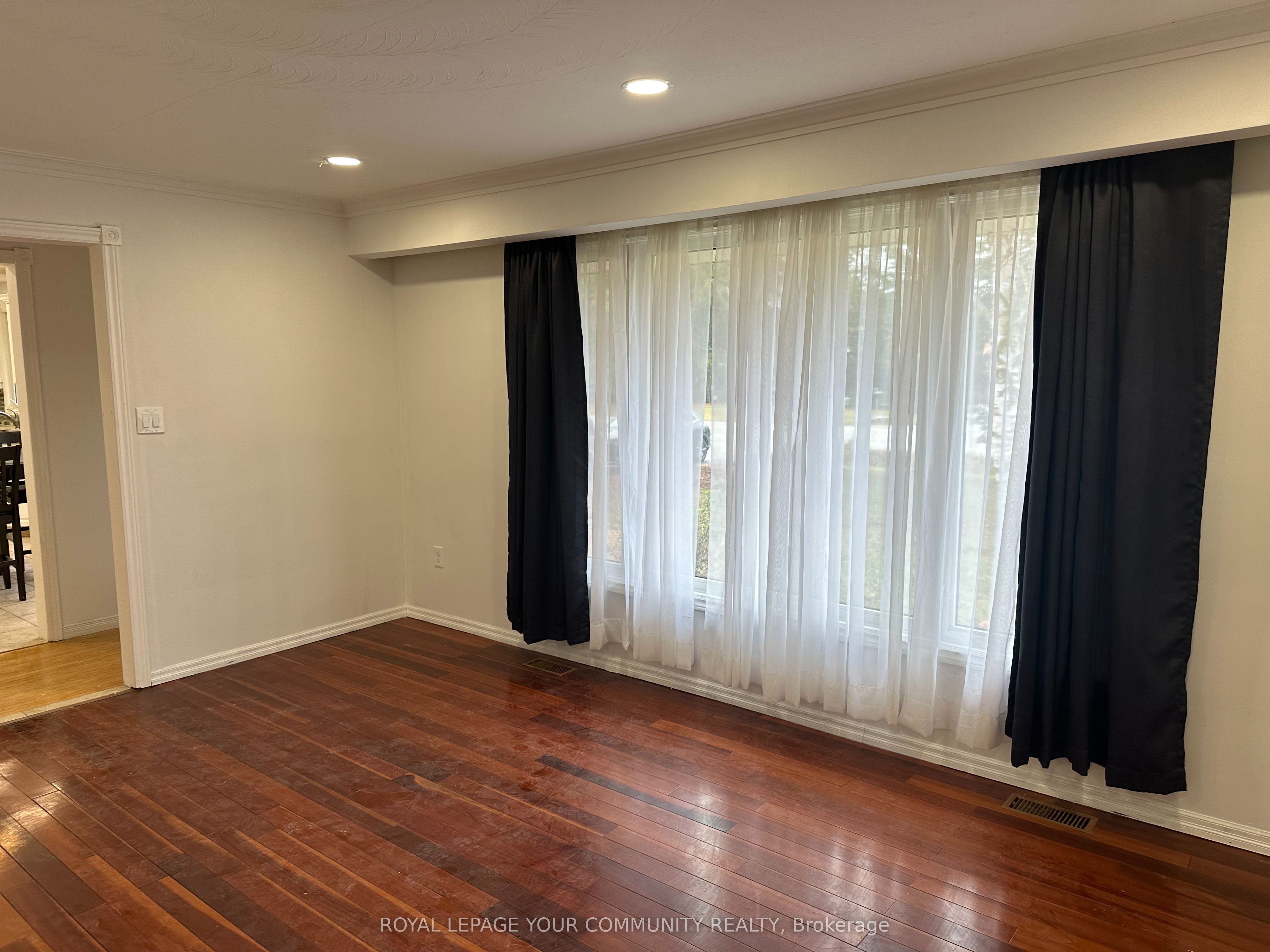 20015 Bathurst Street