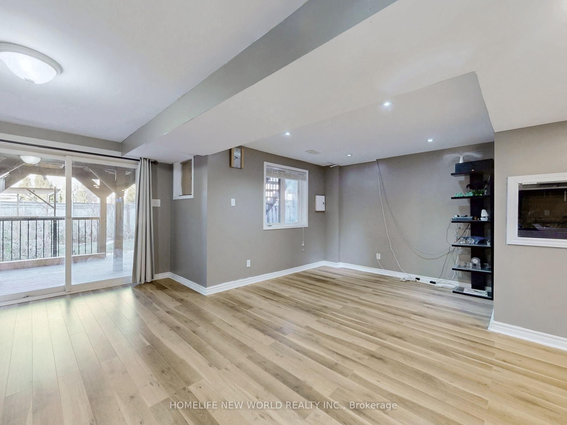 32 Arco Circle