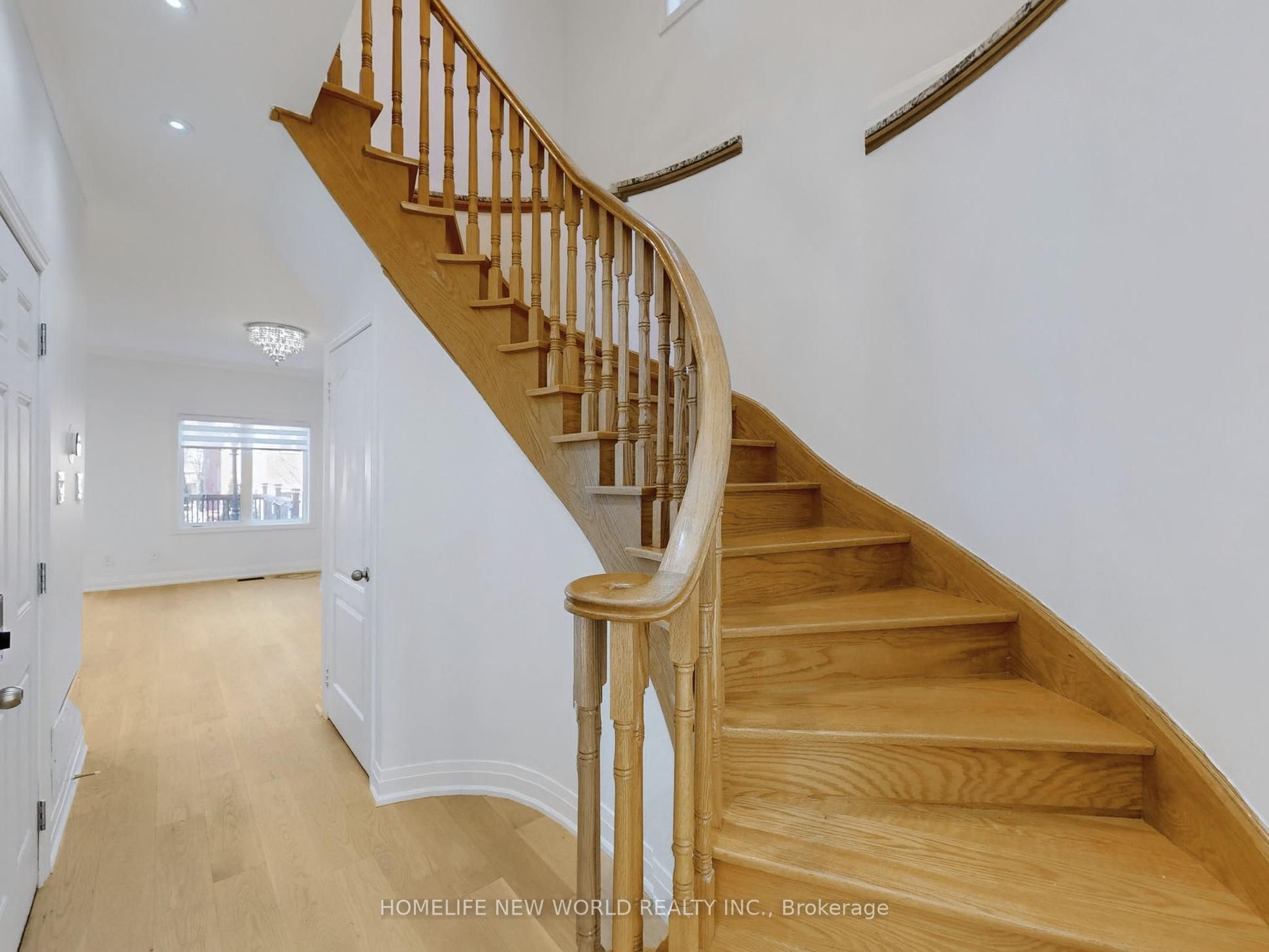 32 Arco Circle
