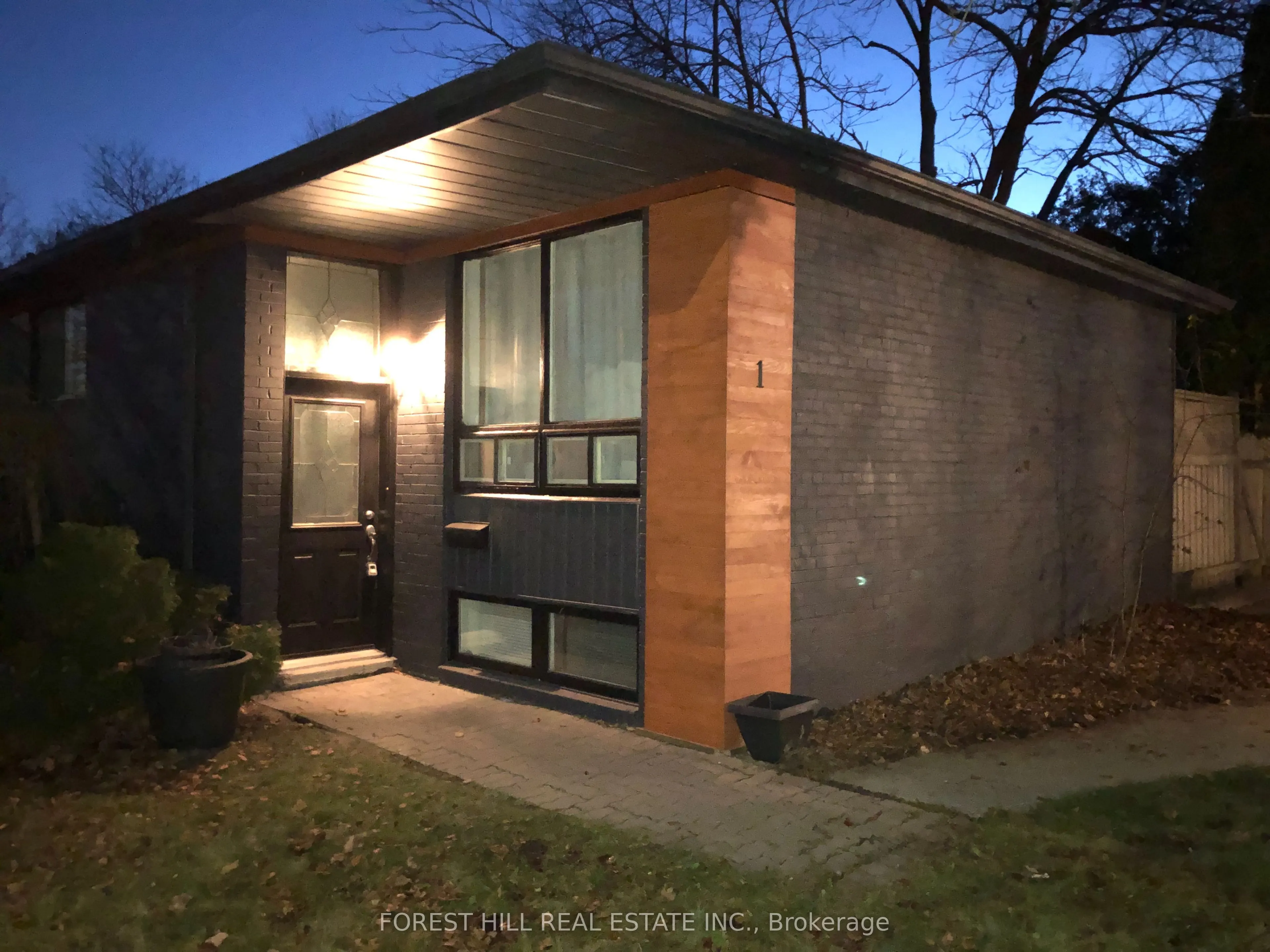 1 Willis Drive
