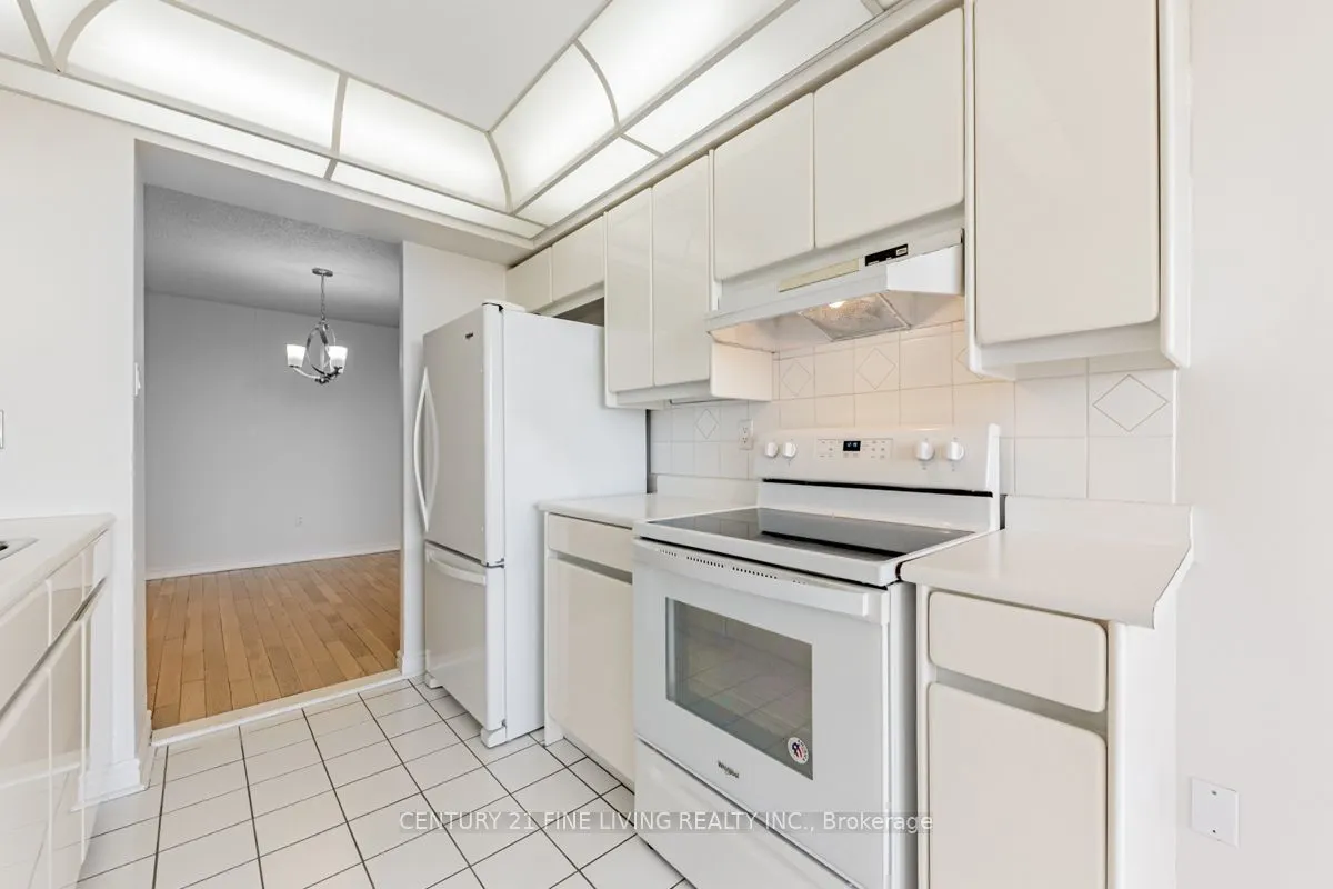 343 Clark Avenue W, #704