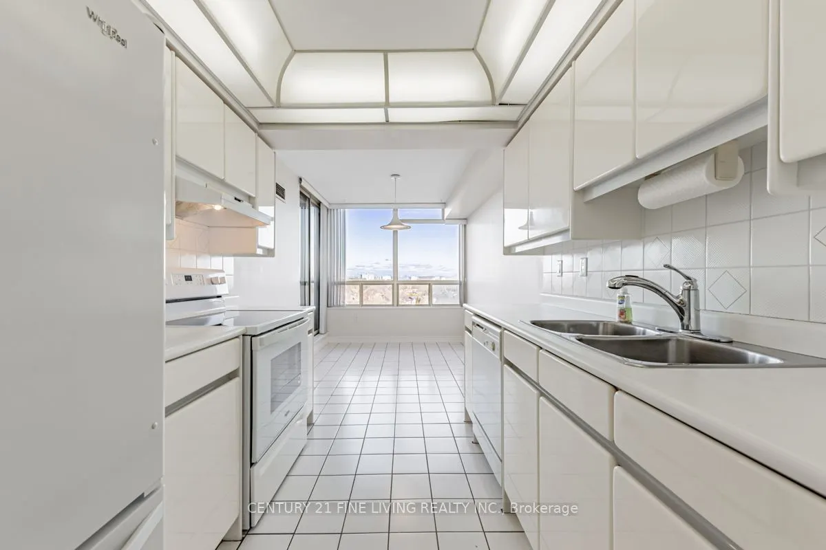 343 Clark Avenue W, #704