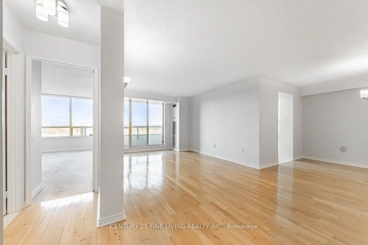 343 Clark Avenue W, #704