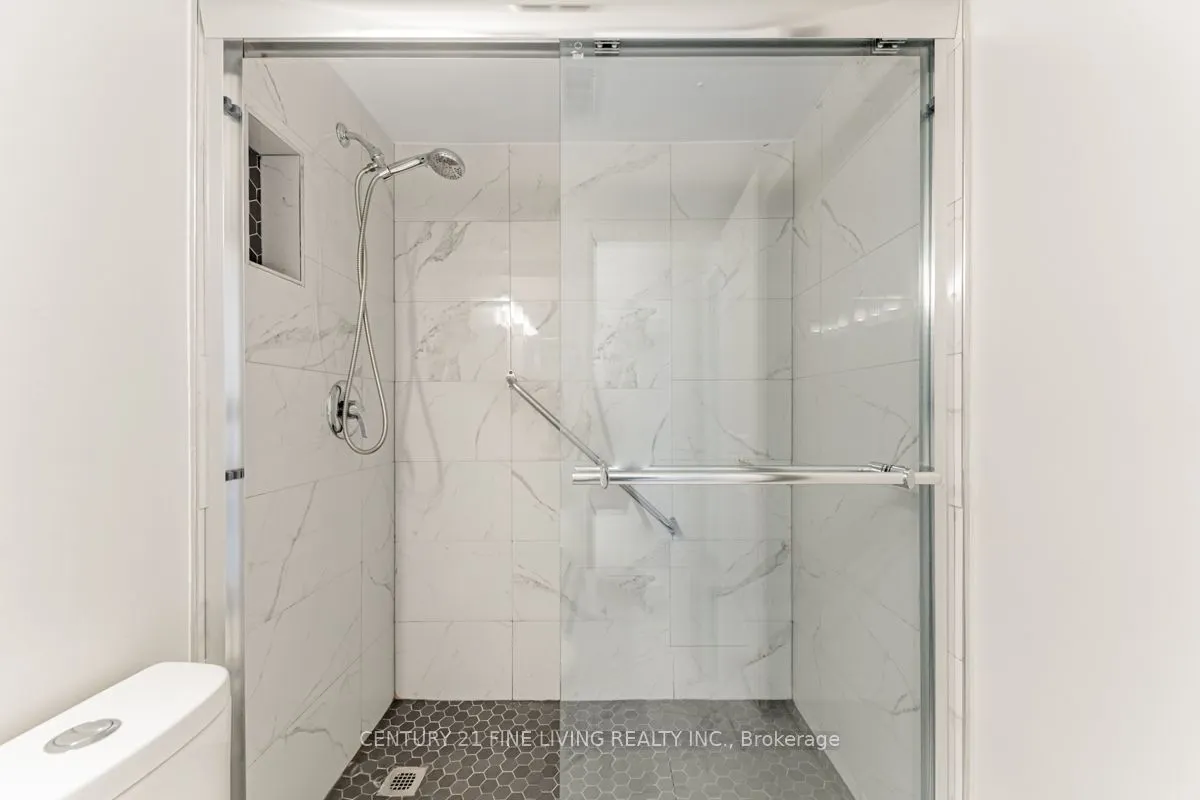 343 Clark Avenue W, #704