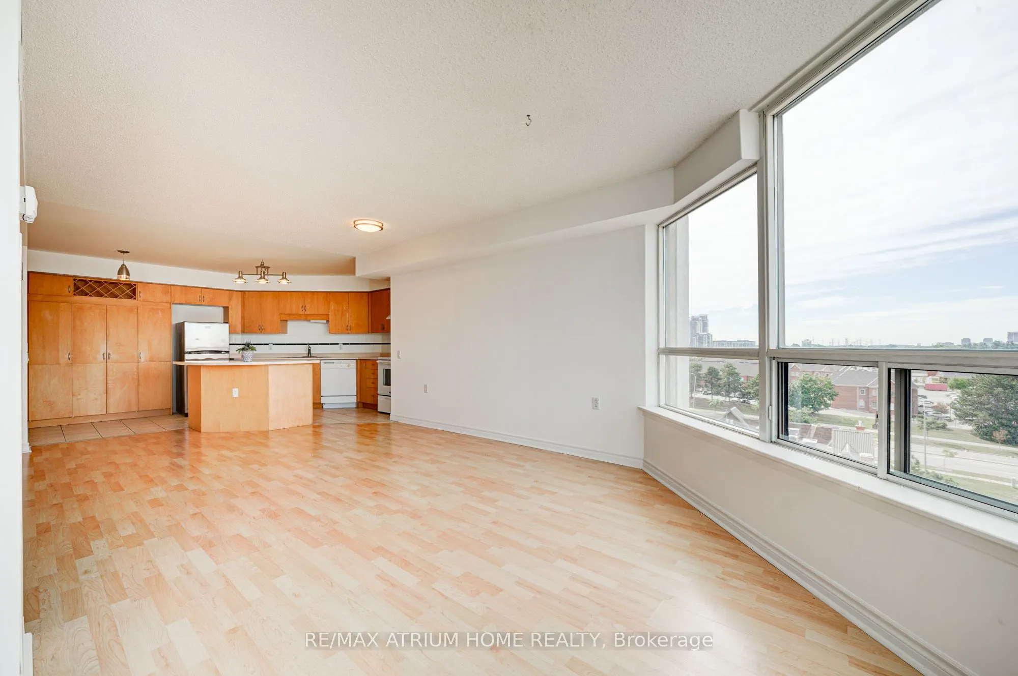 9015 Leslie Street, #910