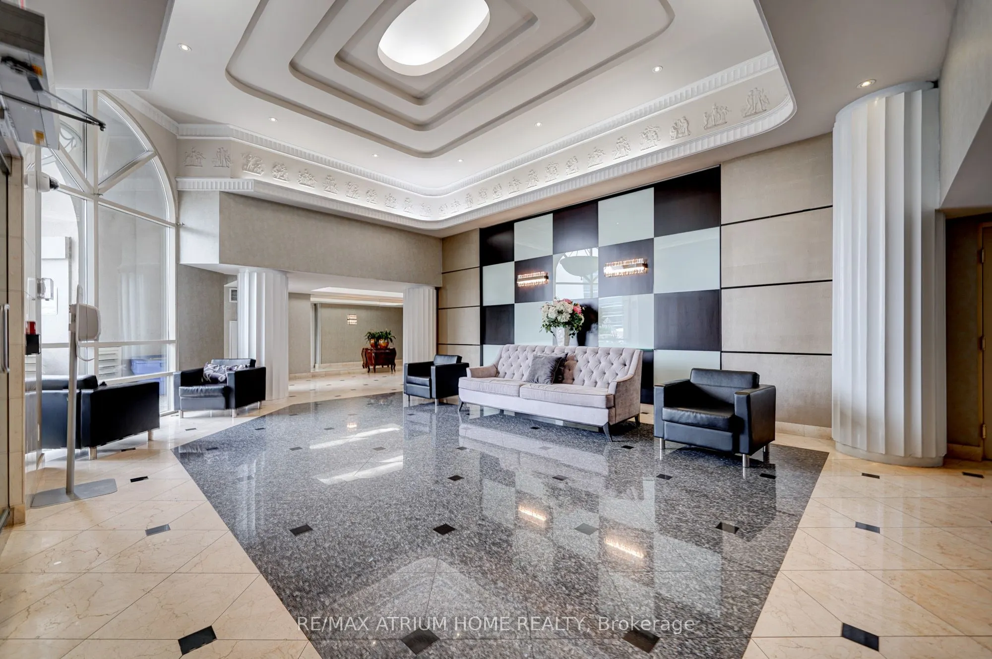 9015 Leslie Street, #910