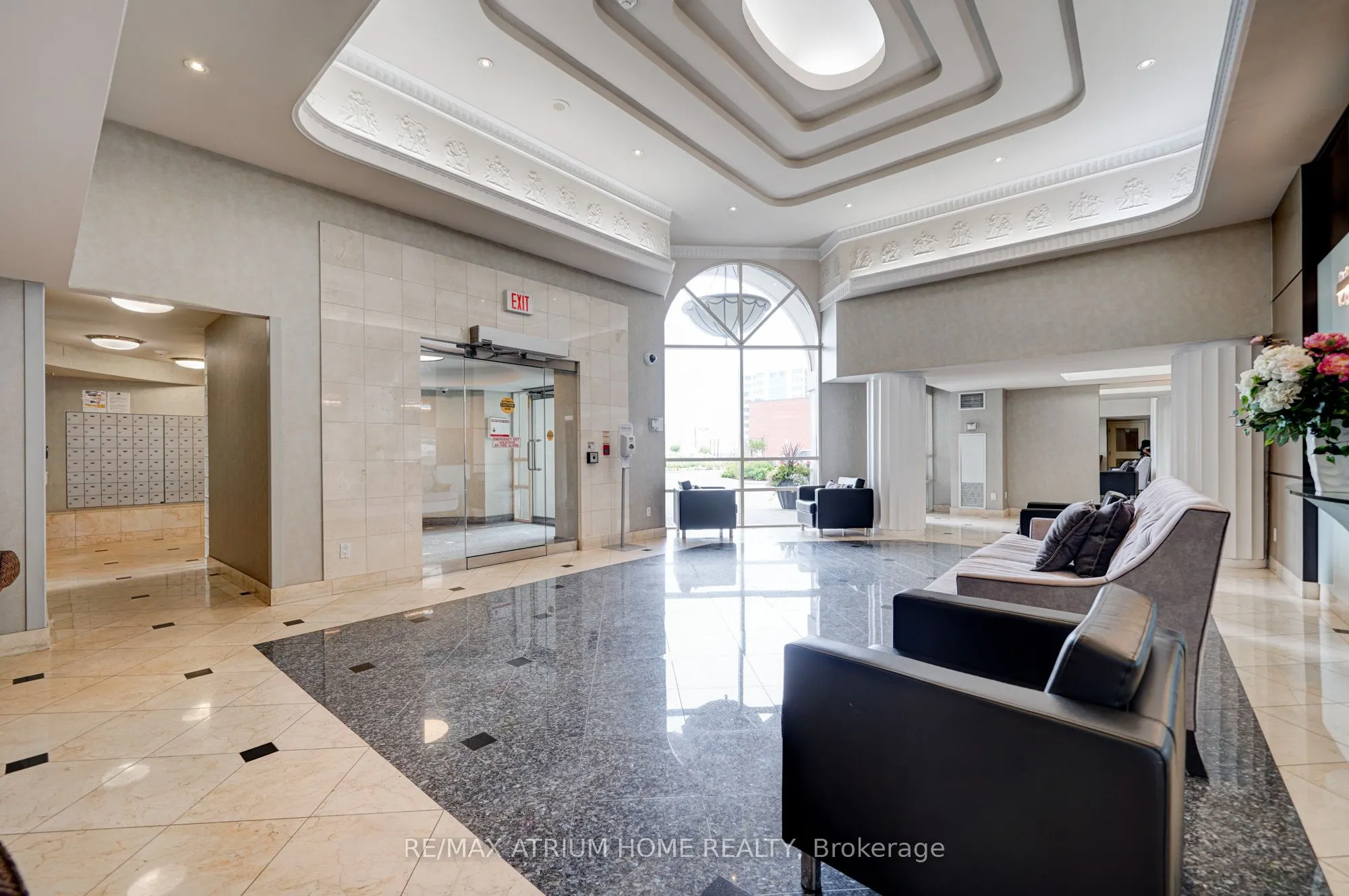 9015 Leslie Street, #910