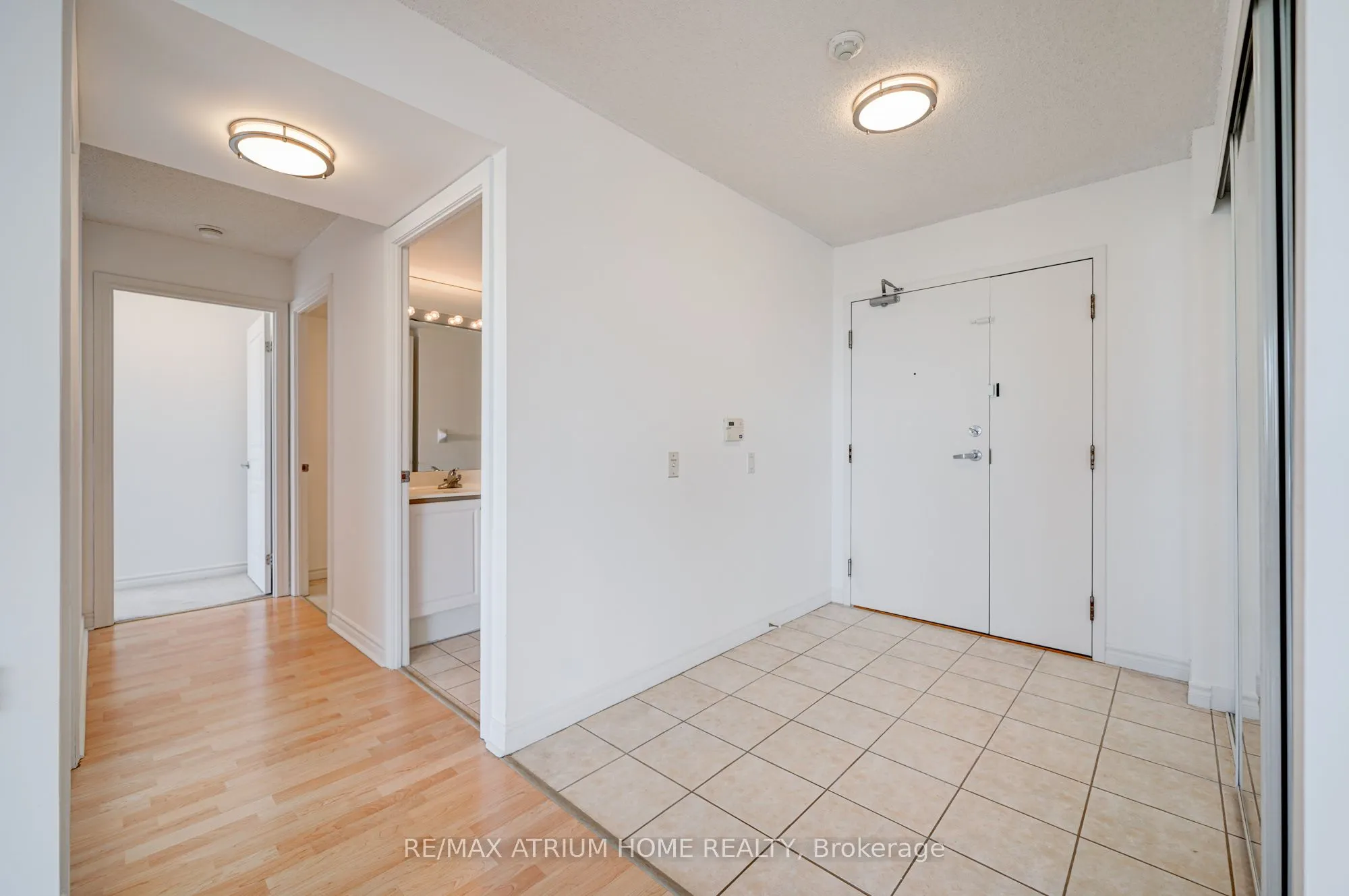 9015 Leslie Street, #910