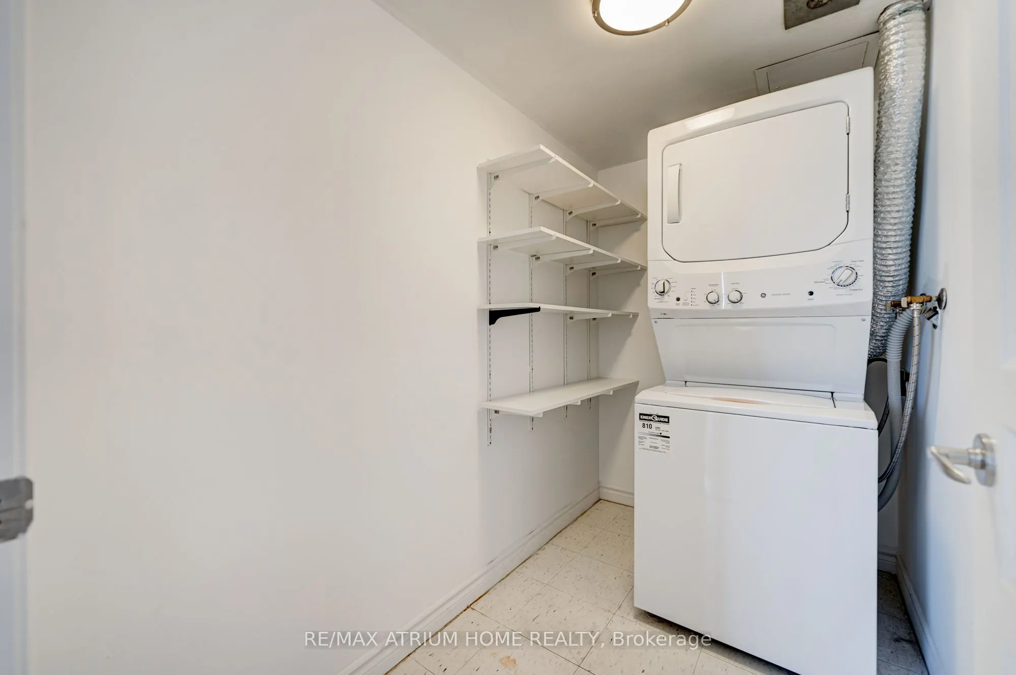 9015 Leslie Street, #910