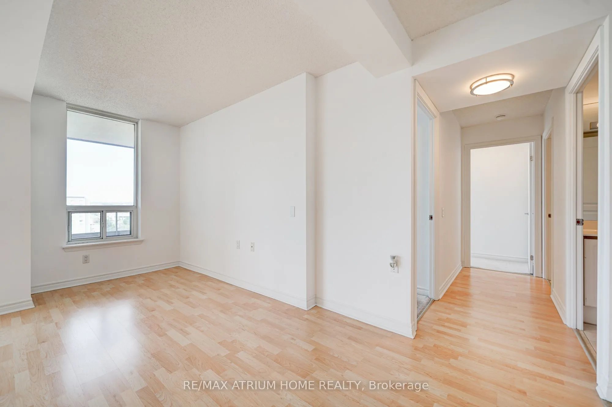 9015 Leslie Street, #910