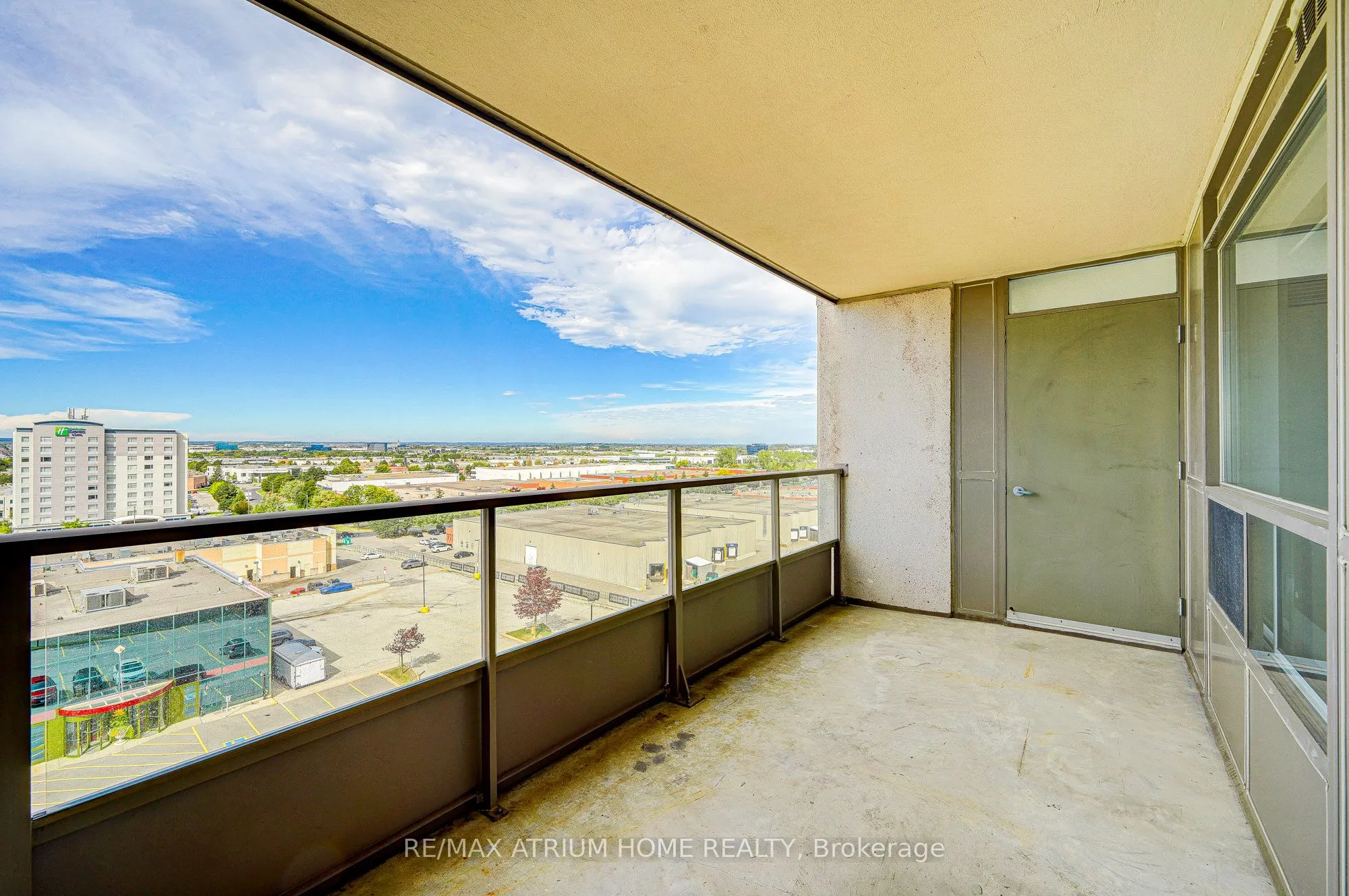 9015 Leslie Street, #910