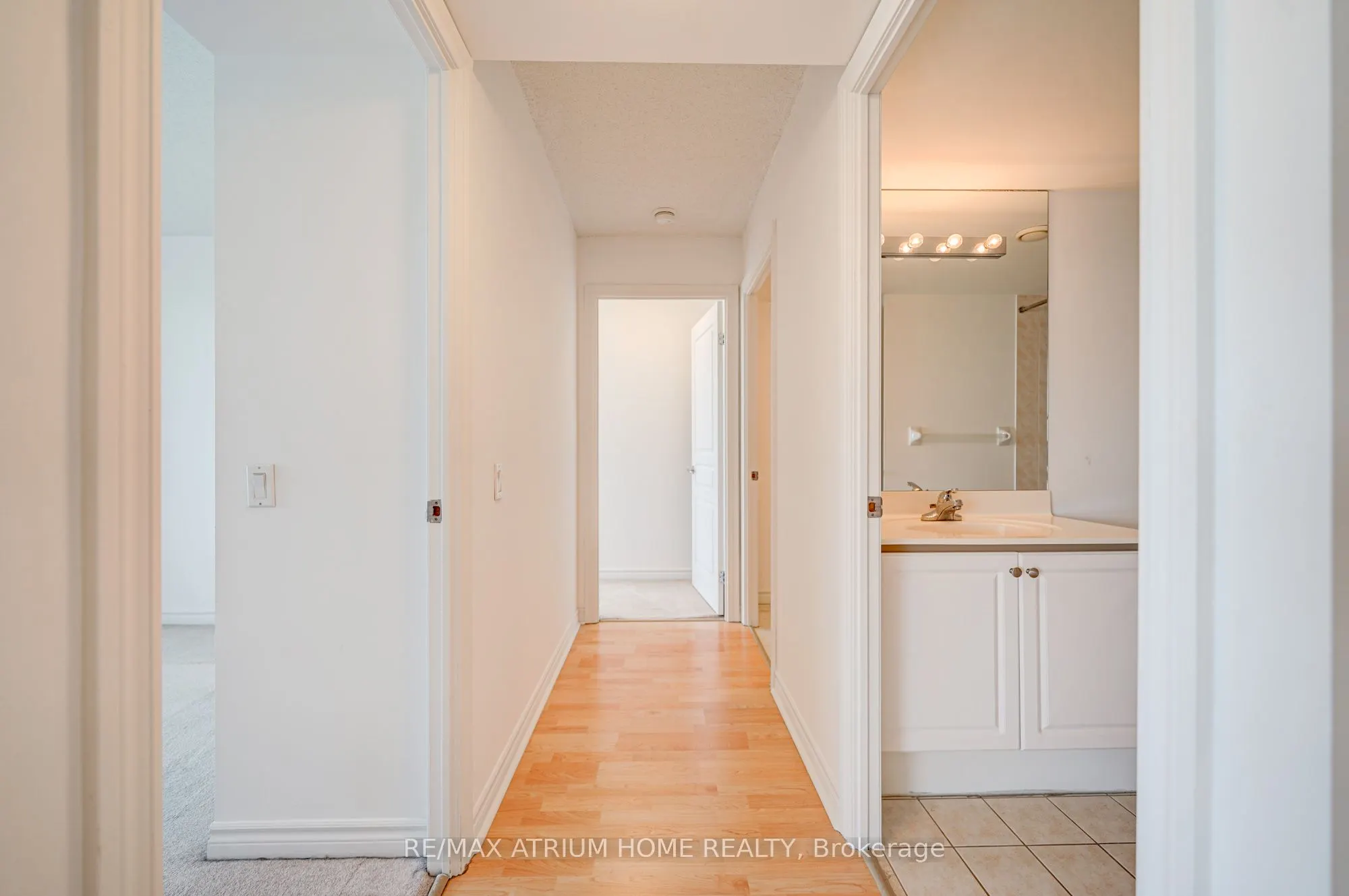 9015 Leslie Street, #910