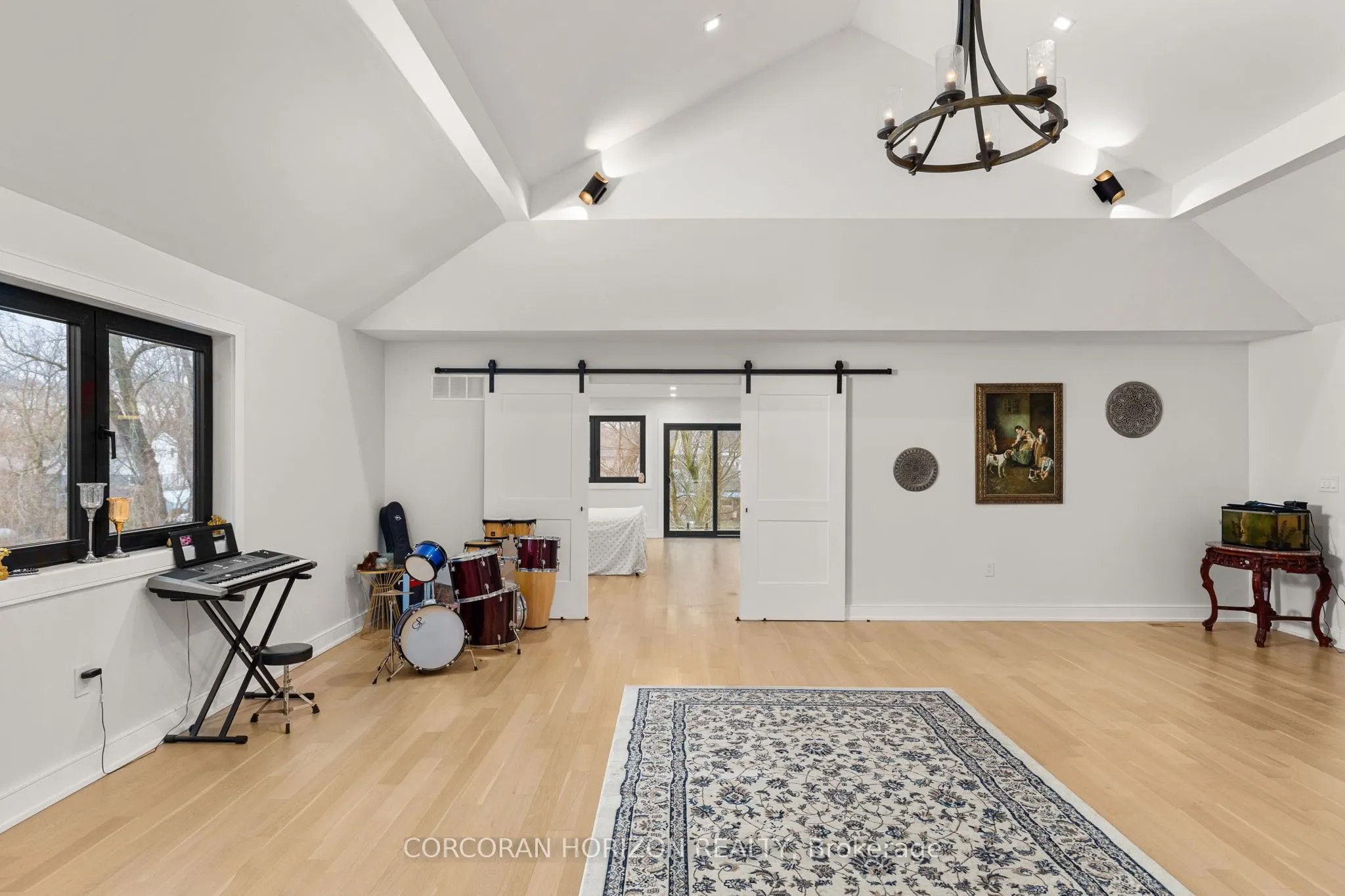 215 Bayview Avenue